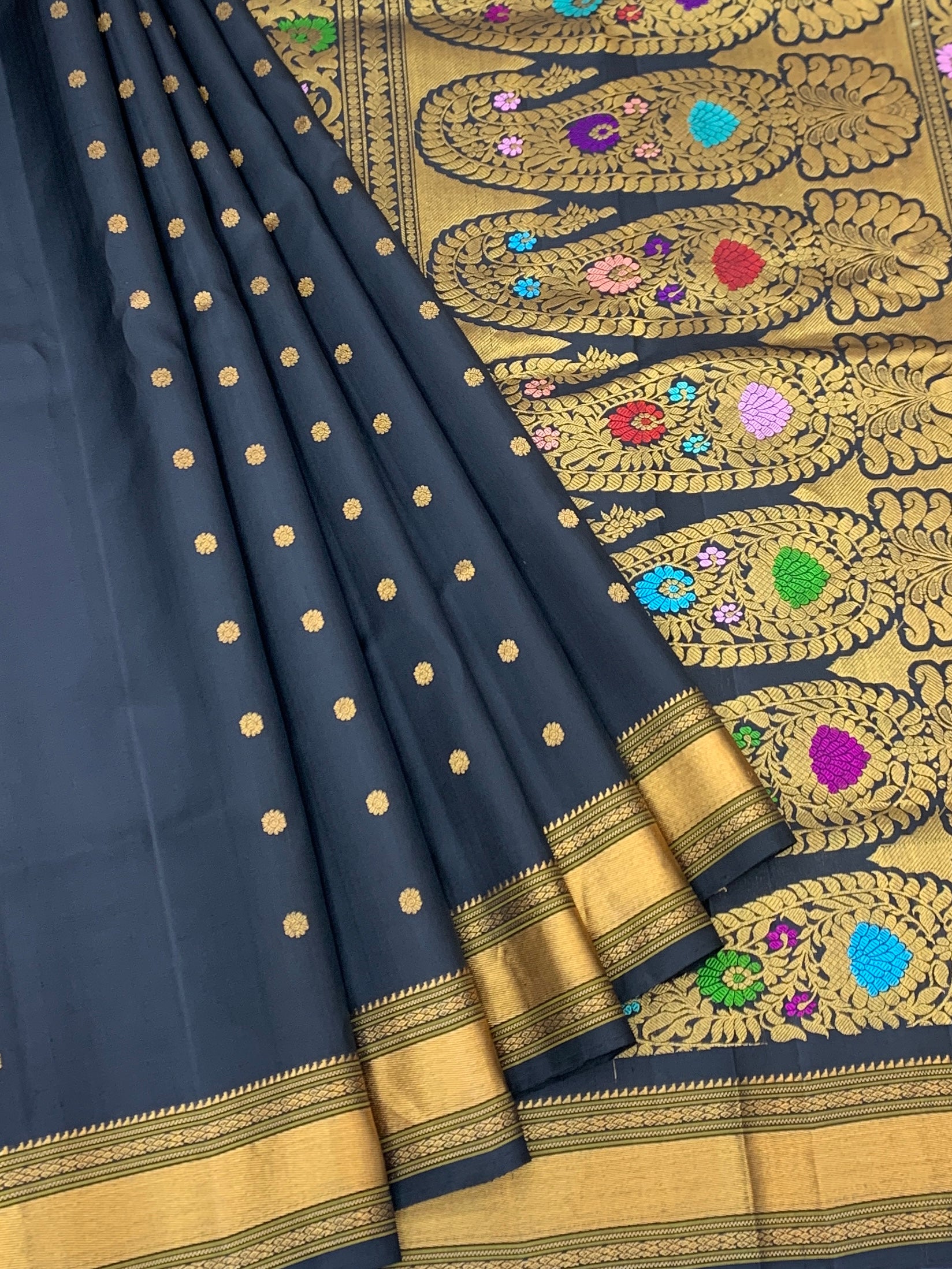 Pure Handloom Gadwal Pattu Saree Black In Colour