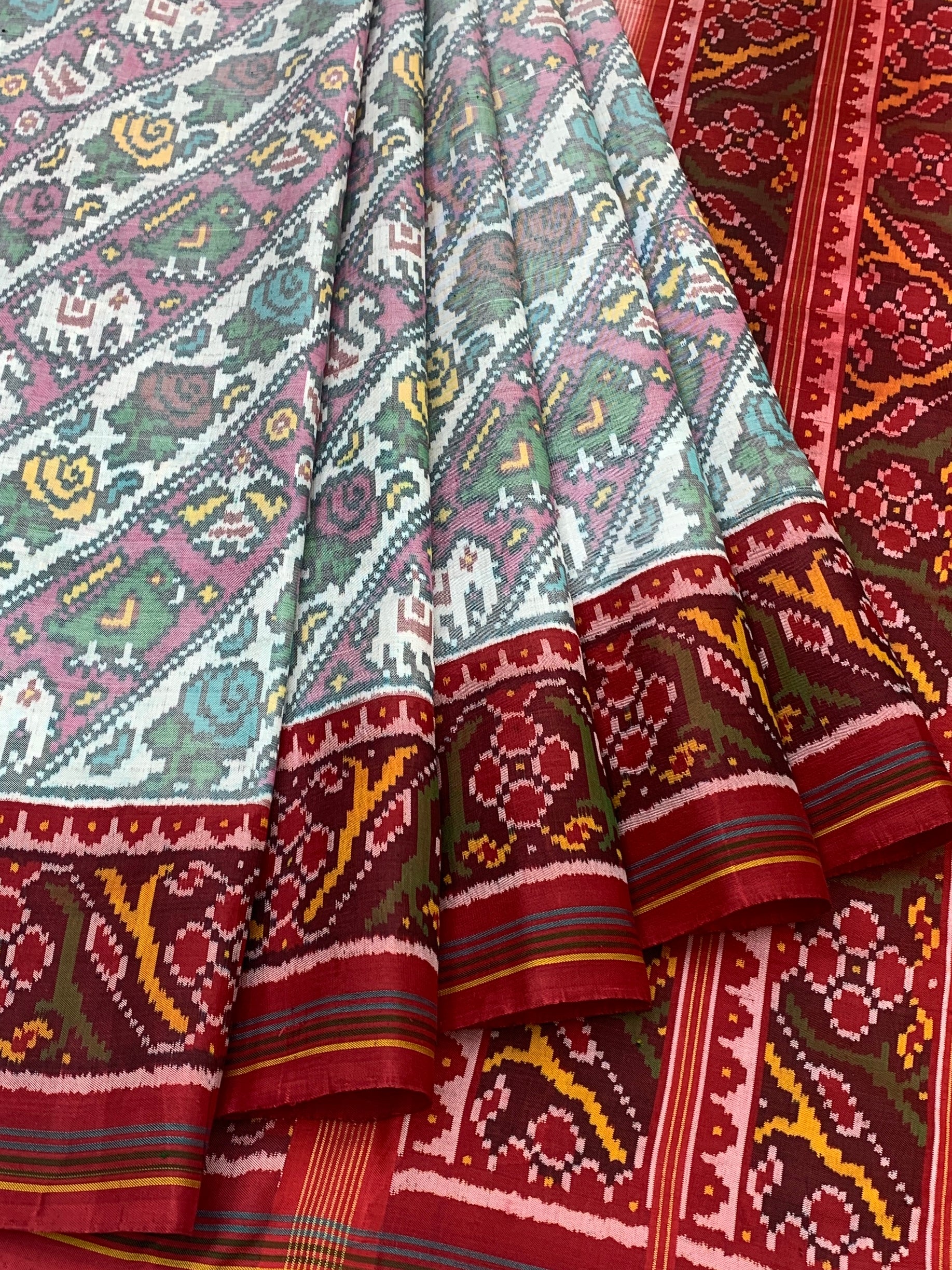 Heritage Splendor: Ivory and Crimson Traditional Patola Silk Saree