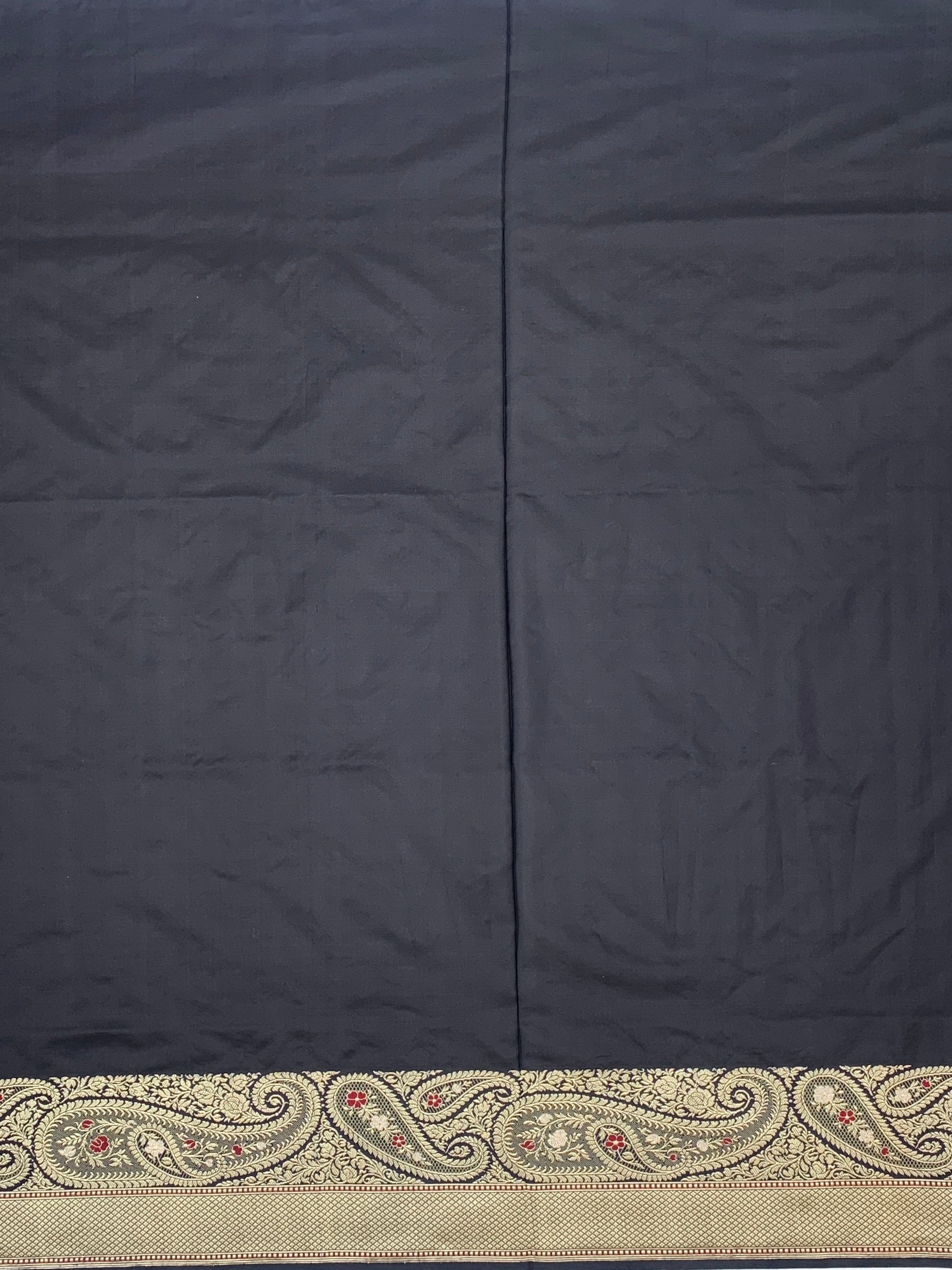 Monochrome Heritage: Cream Grid Banarasi Silk Saree with Ornate Paisley Pallu