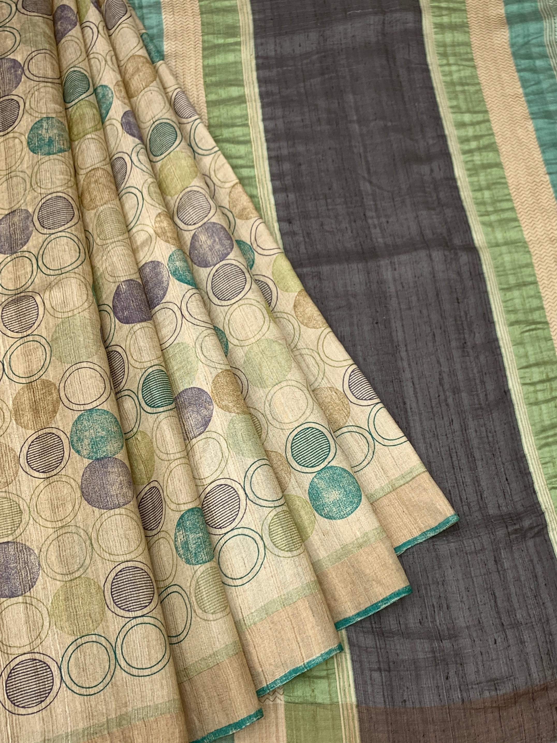Modern Geometric Circles Tussar Silk Saree
