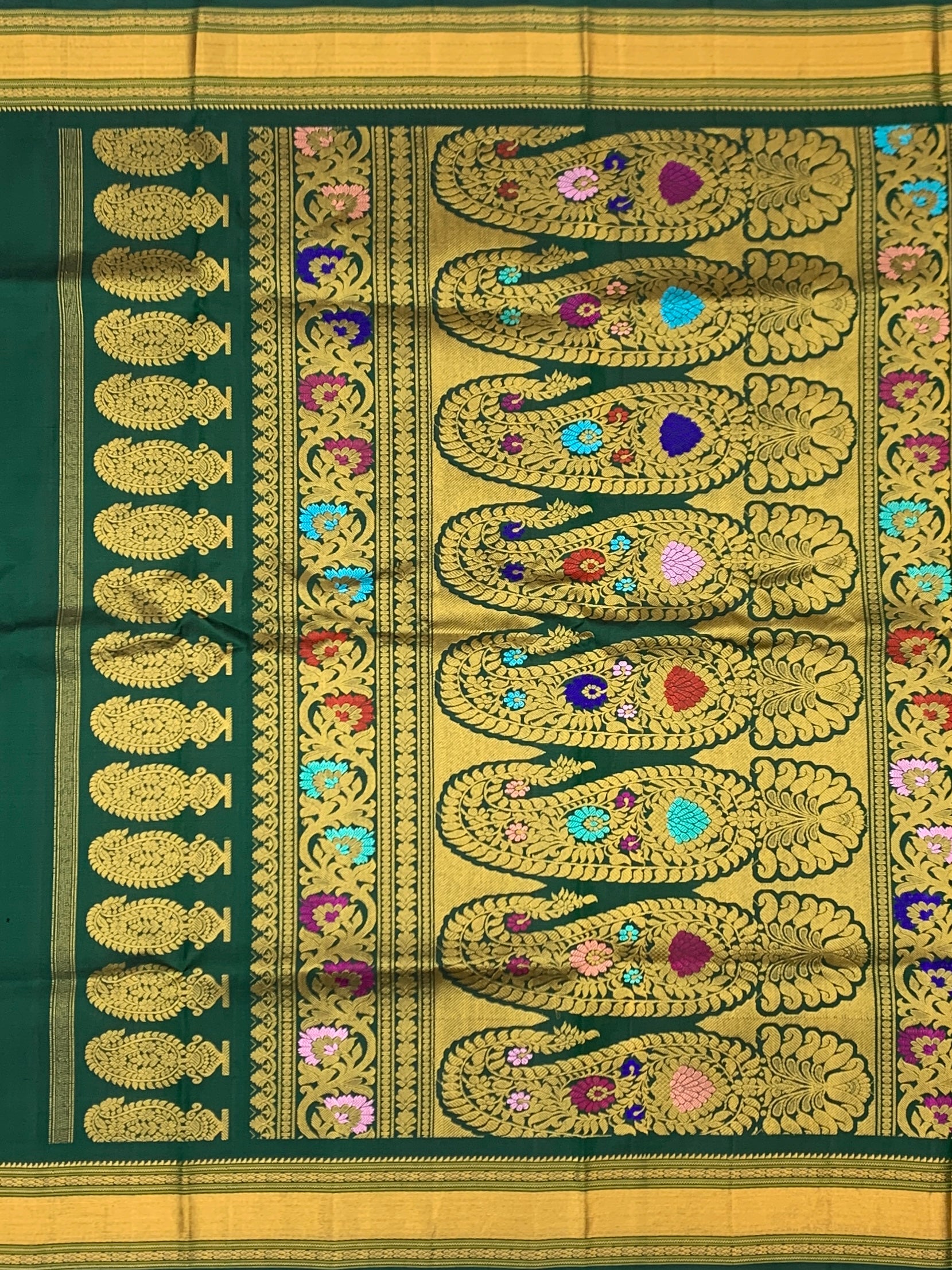 Bottle Green Handloom Pure Silk Gadwal Pattu Saree