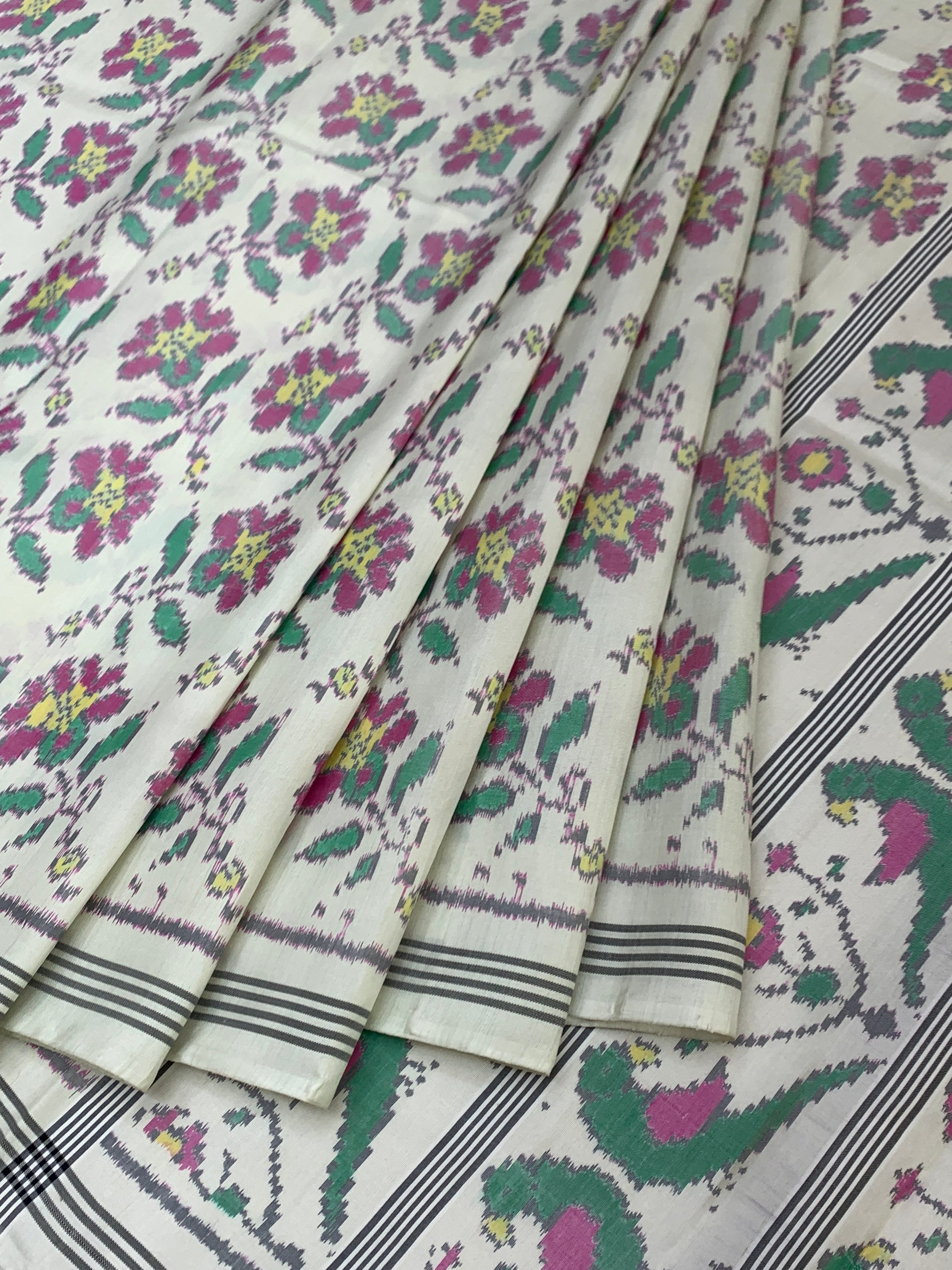Pristine Ivory & Emerald 'Popat Bhat' Double Ikat Patan Patola Silk Saree
