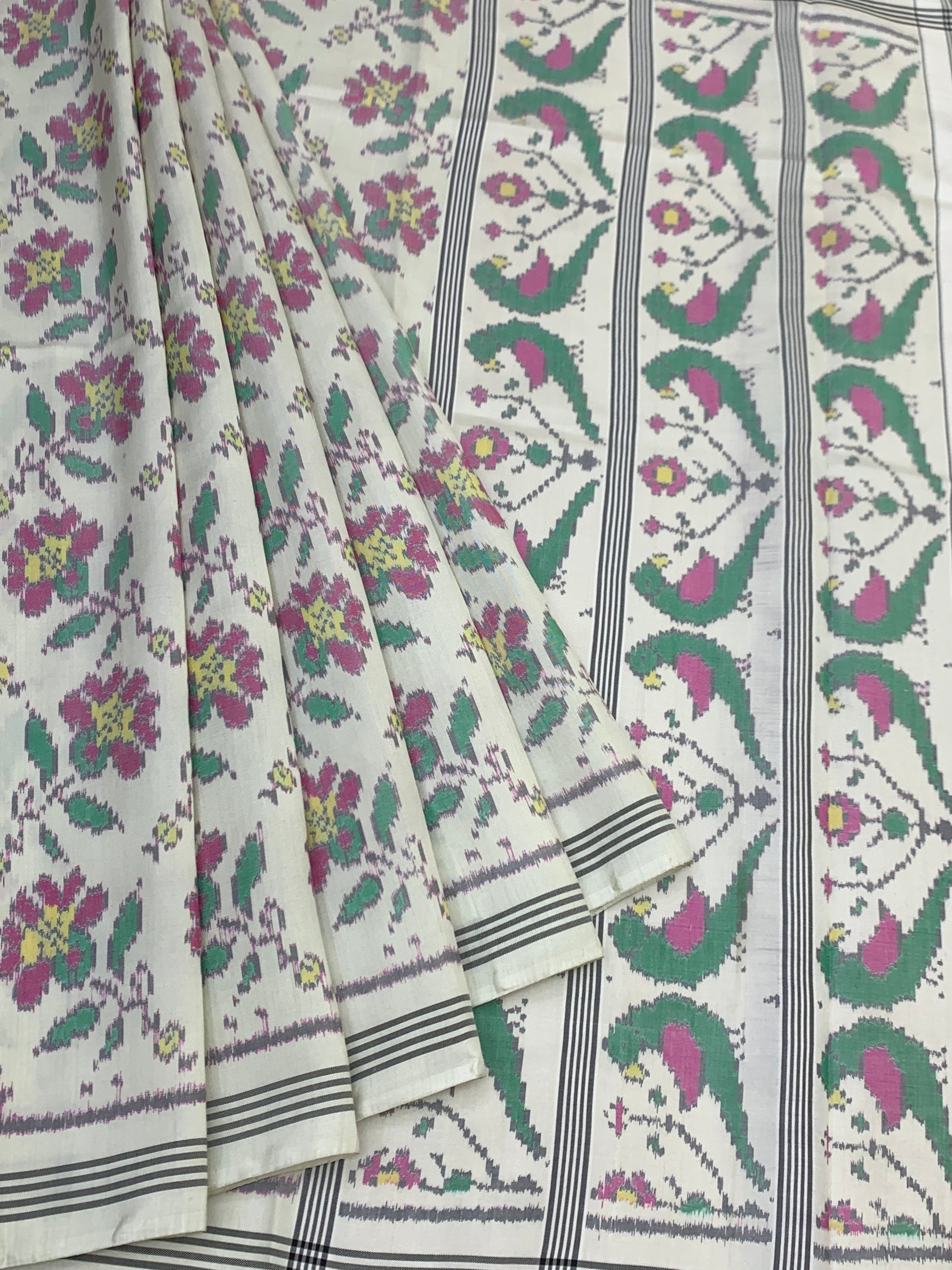 Pristine Ivory & Emerald 'Popat Bhat' Double Ikat Patan Patola Silk Saree