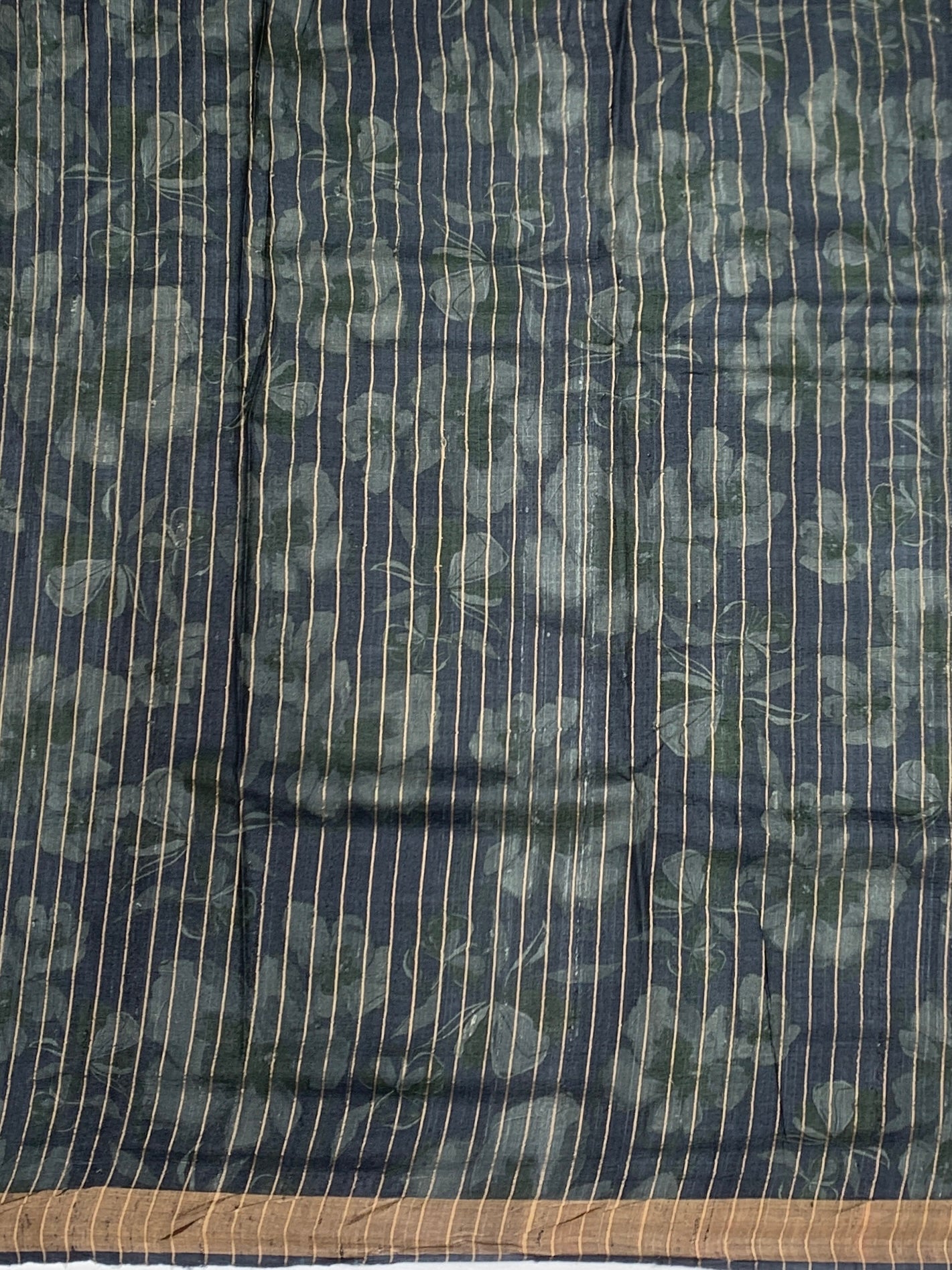 Midnight Bloom: Painterly Floral Tussore Printed Saree