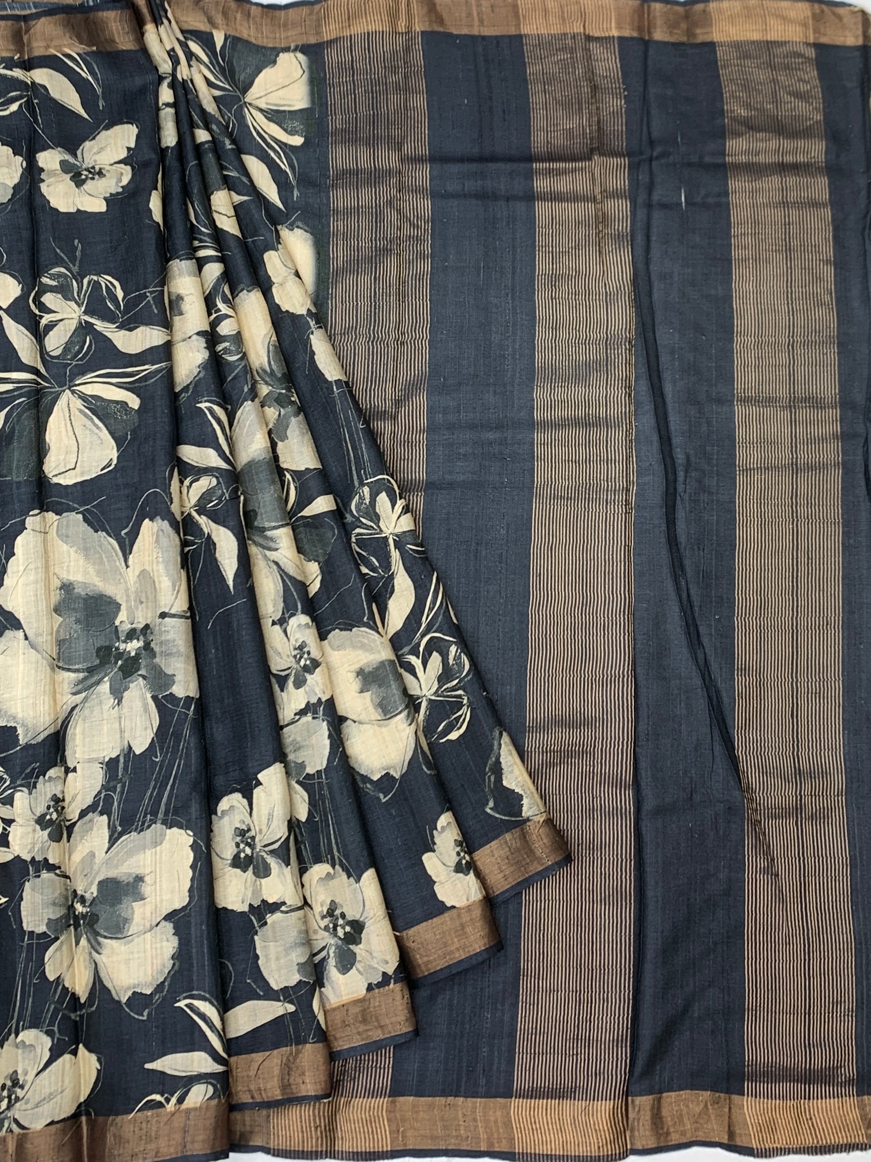 Midnight Bloom: Painterly Floral Tussore Printed Saree