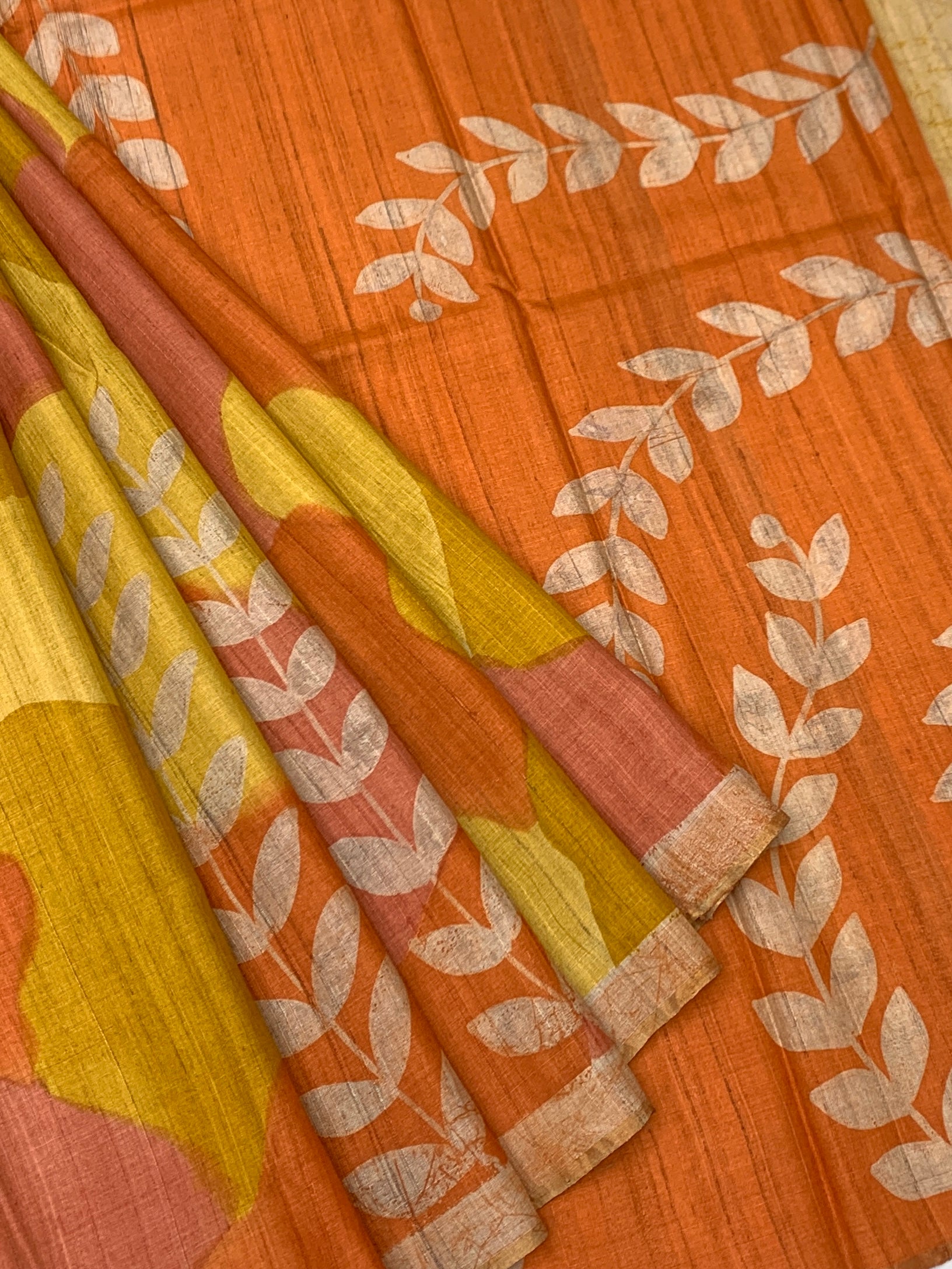 Tropical Sunset: Batik-Inspired Botanical Tussore Printed Saree
