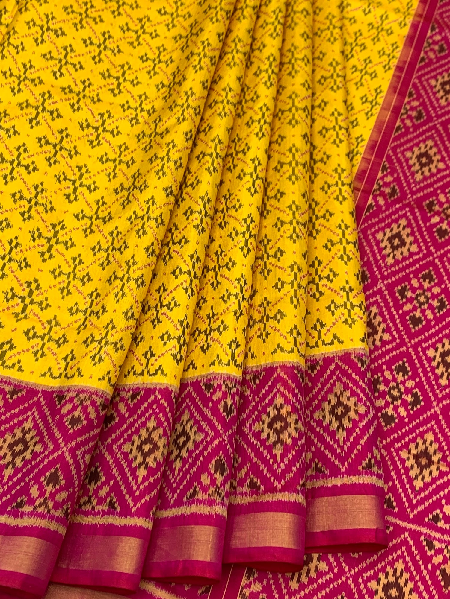 Golden Yellow & Ranee Pink: Diamond Lattice Rajkot Patola Silk Saree