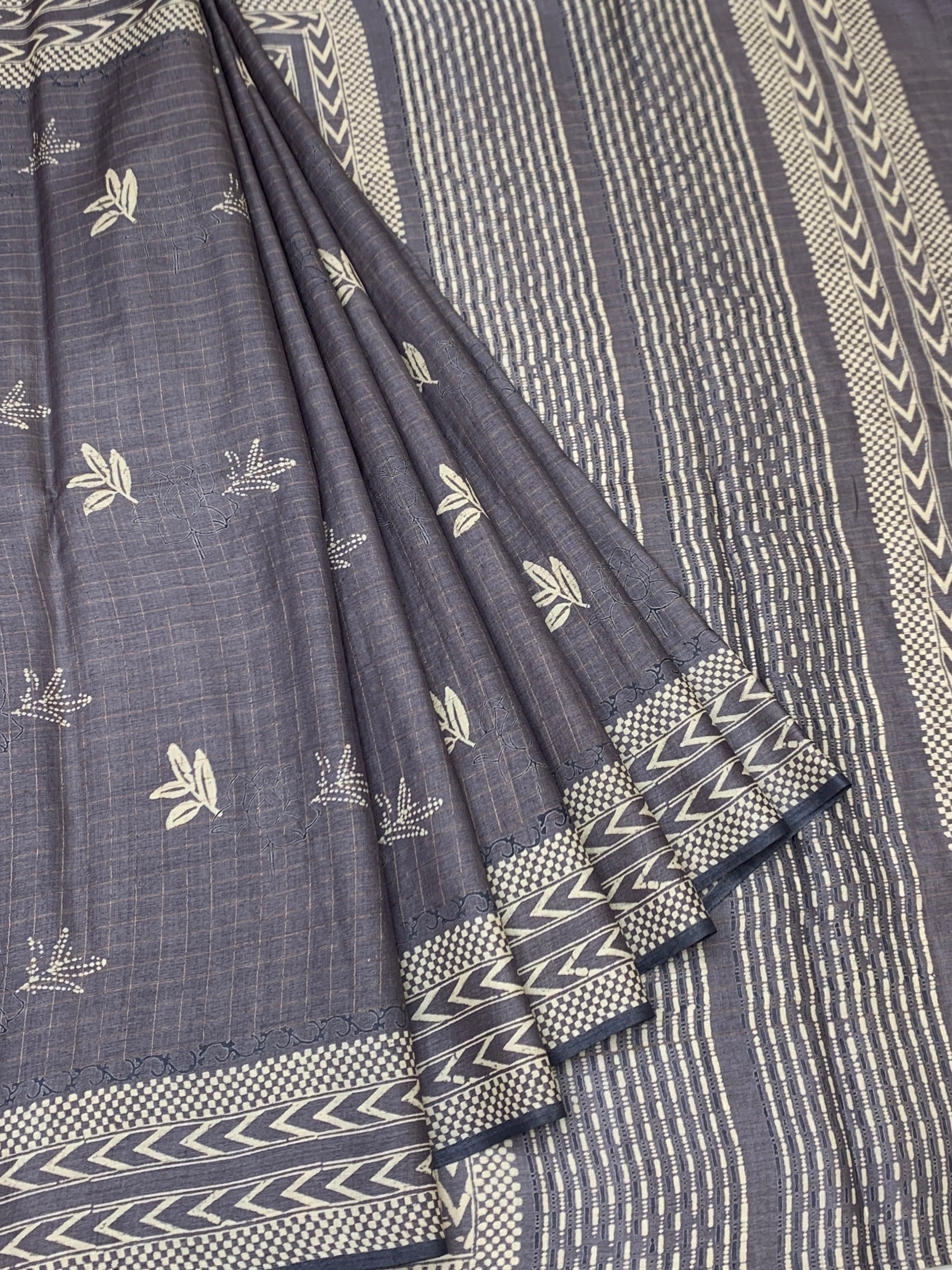 Sophisticated Charcoal Gray Tussar Silk Saree with Geometric Prints