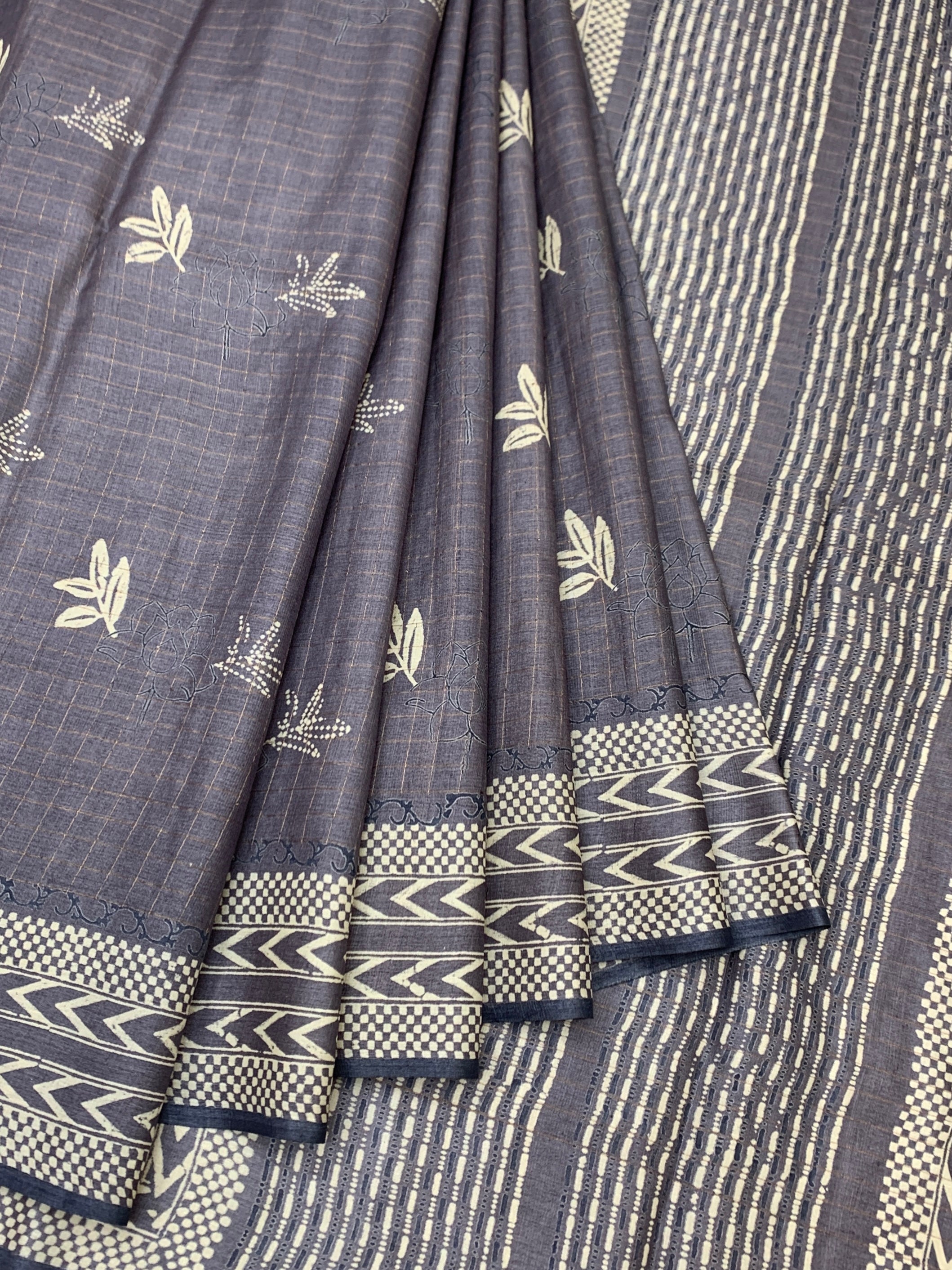Sophisticated Charcoal Gray Tussar Silk Saree with Geometric Prints