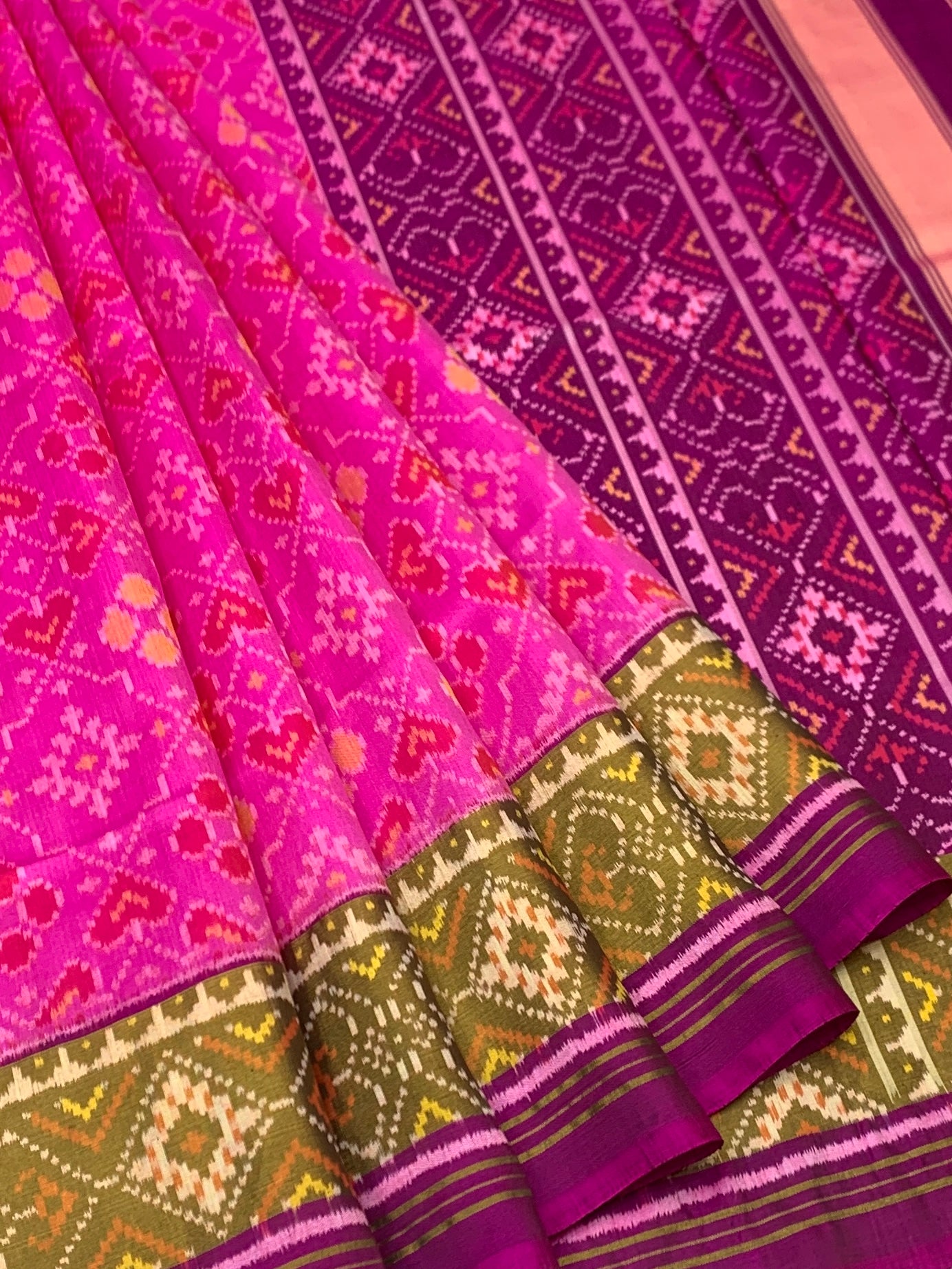 Fuchsia Pink & Deep Purple: Geometric Lattice Rajkot Patola Silk Saree