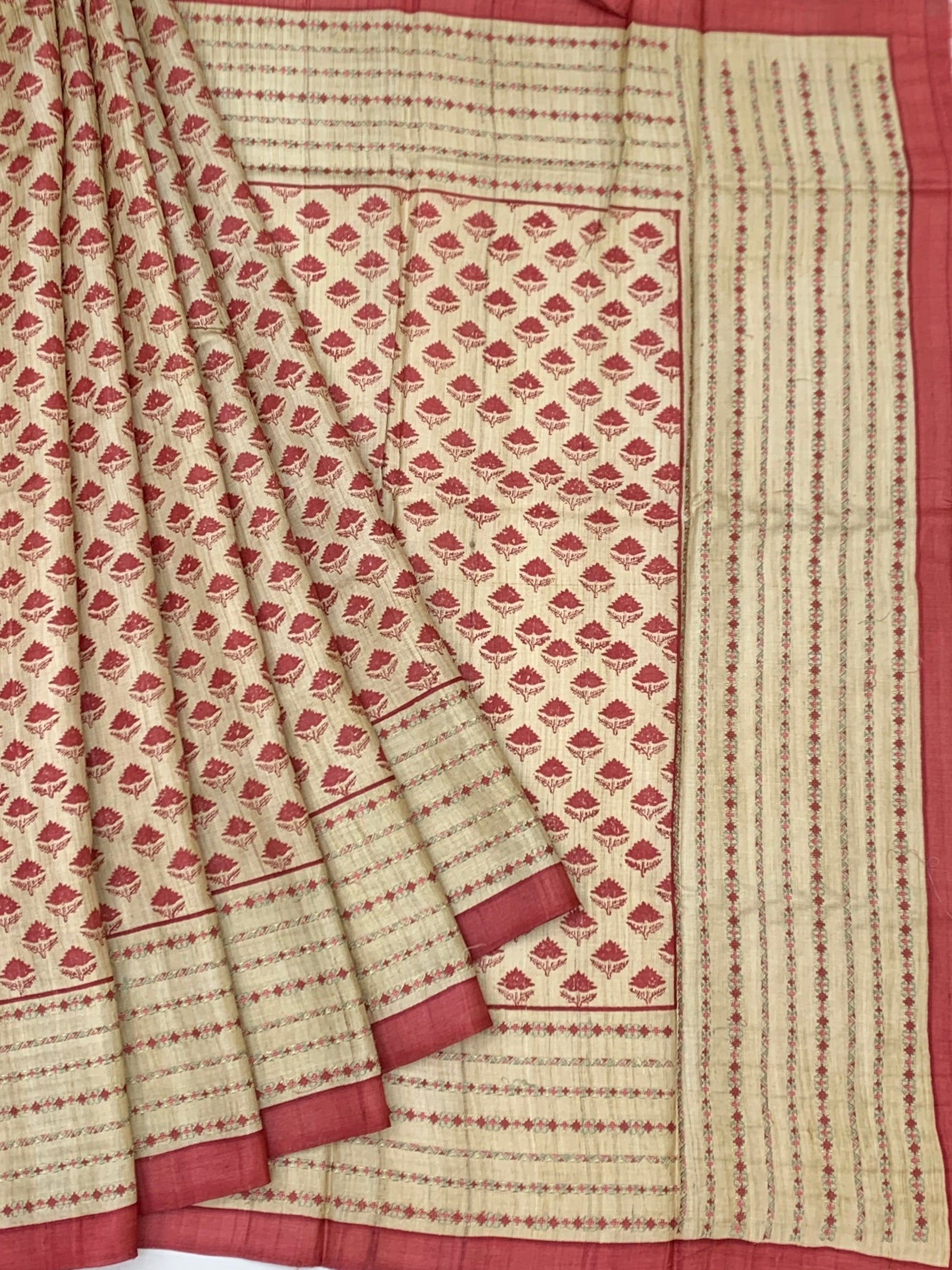 Classic Crimson: Heritage Floral Tussore Printed Saree