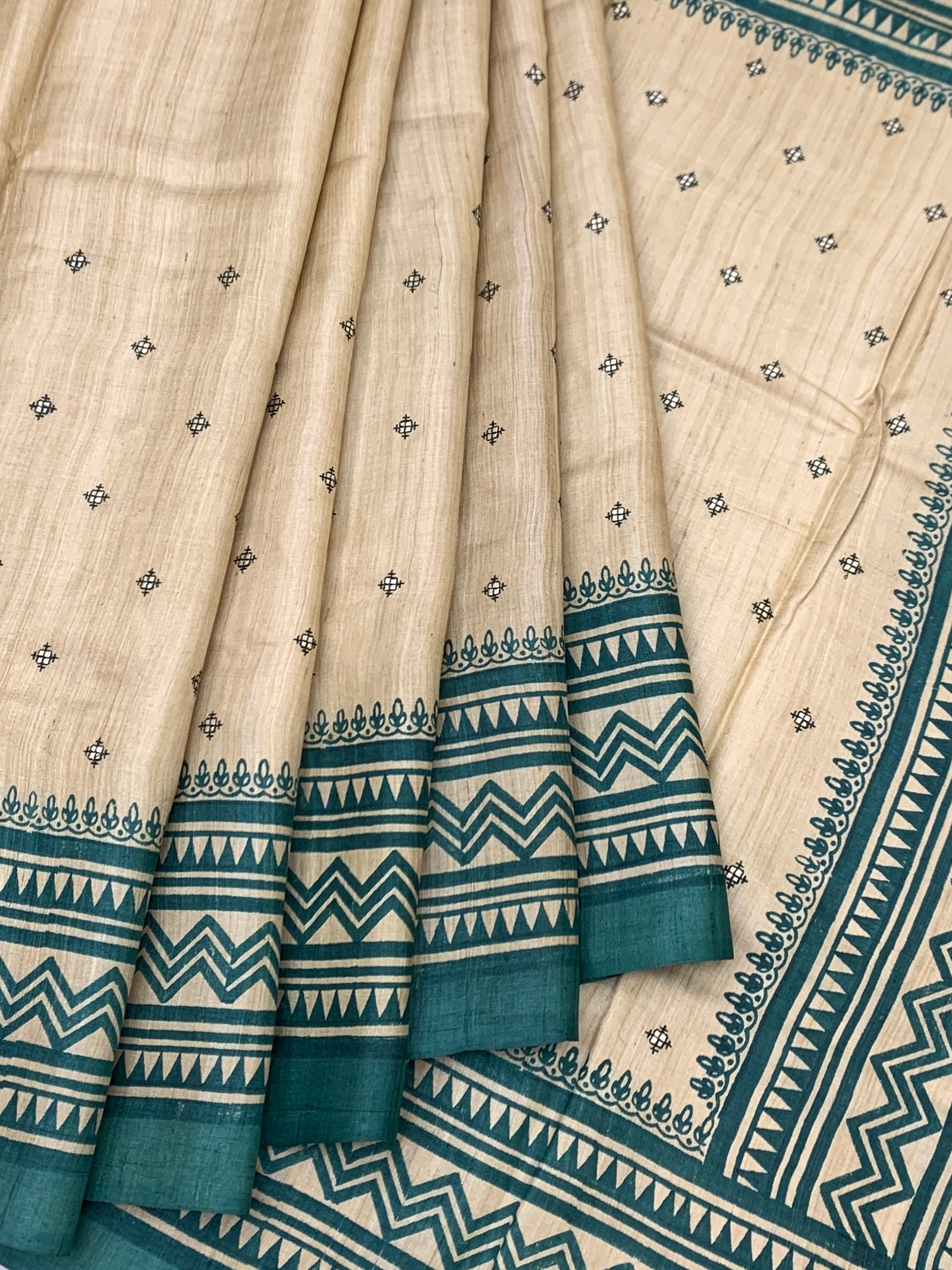 Earthy Ivory & Sea Green: Geometric Aztec Printed Tussore Saree