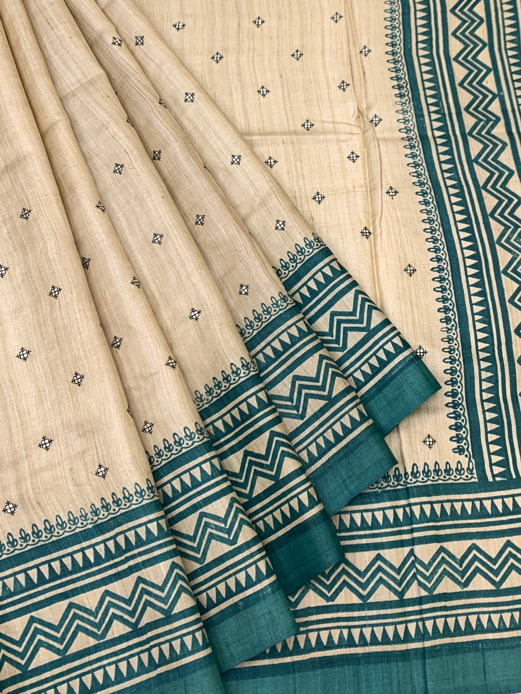 Earthy Ivory & Sea Green: Geometric Aztec Printed Tussore Saree