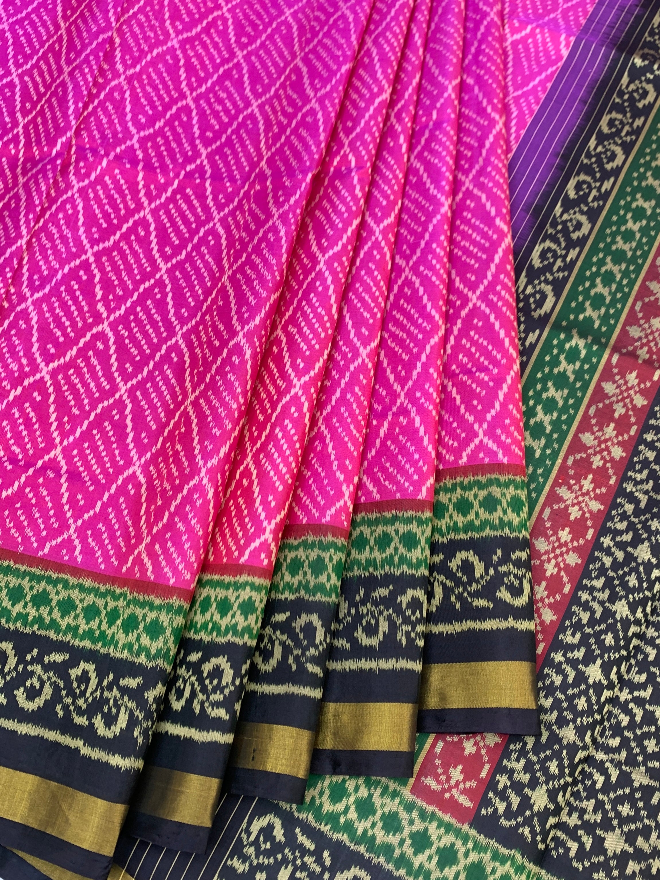 Fuchsia & Obsidian: Heirloom Geometric Rajkot Patola Silk Saree