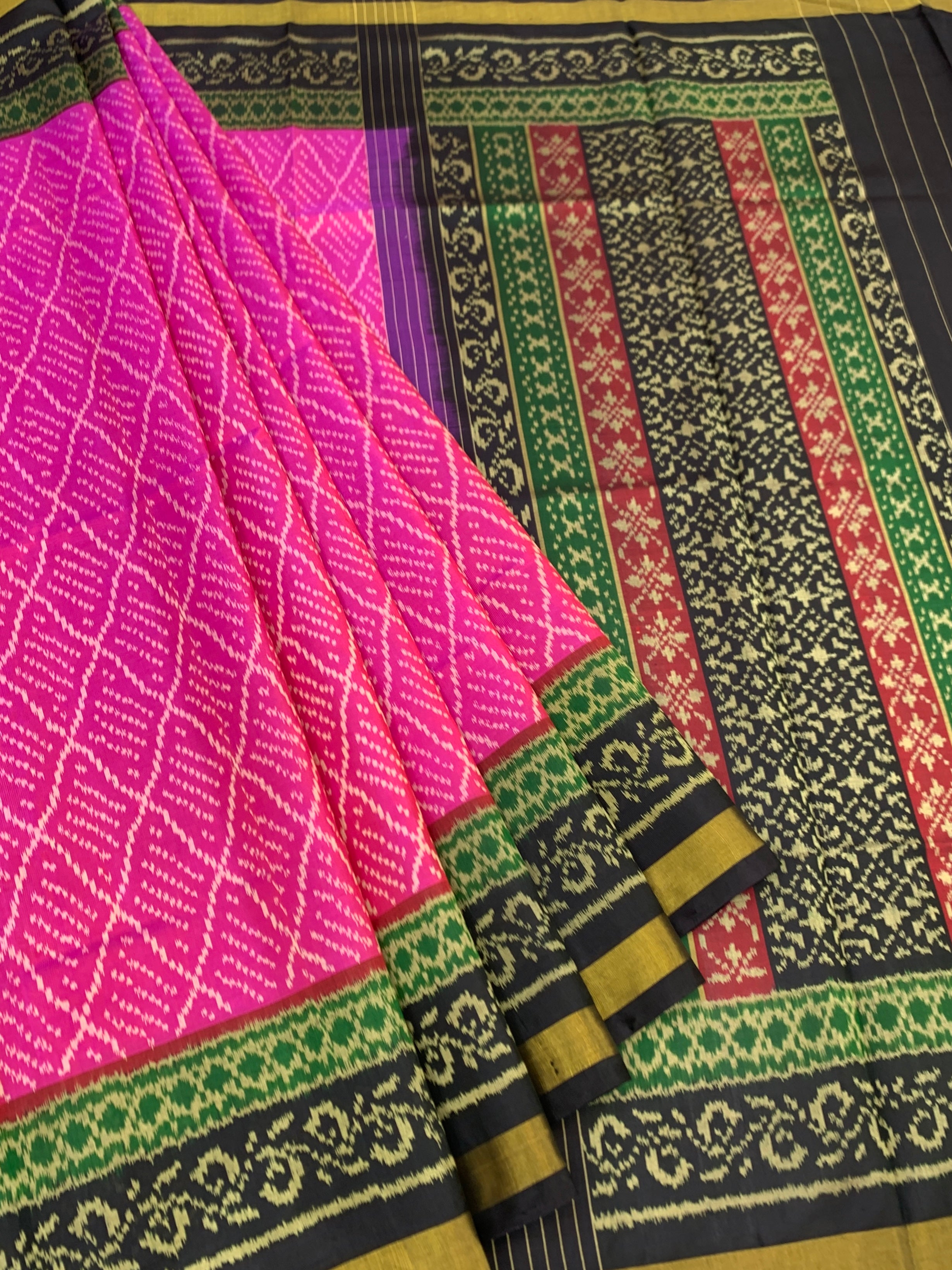 Fuchsia & Obsidian: Heirloom Geometric Rajkot Patola Silk Saree