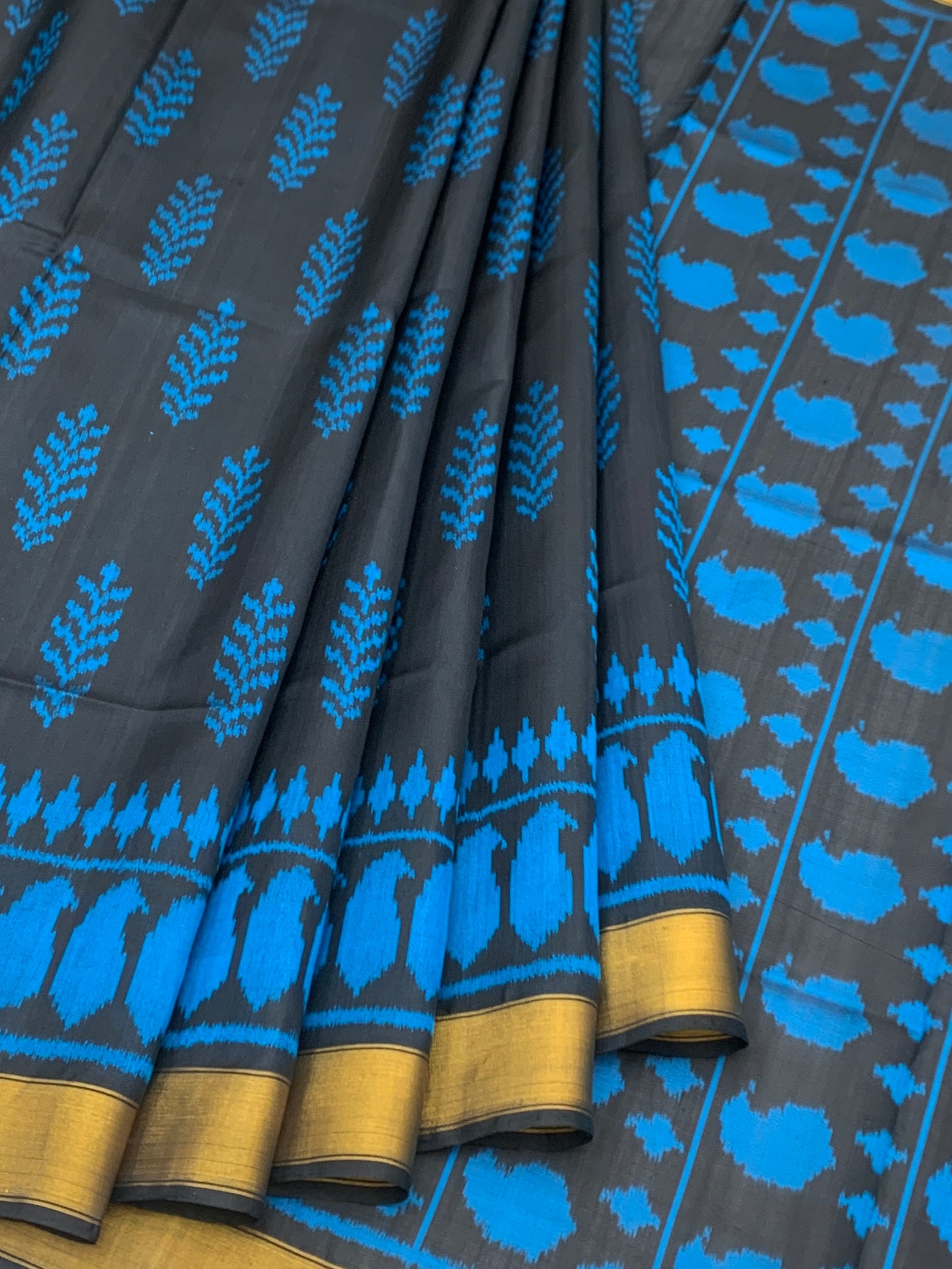 Midnight Charcoal & Electric Blue: Kalka Motif Rajkot Patola Silk Saree