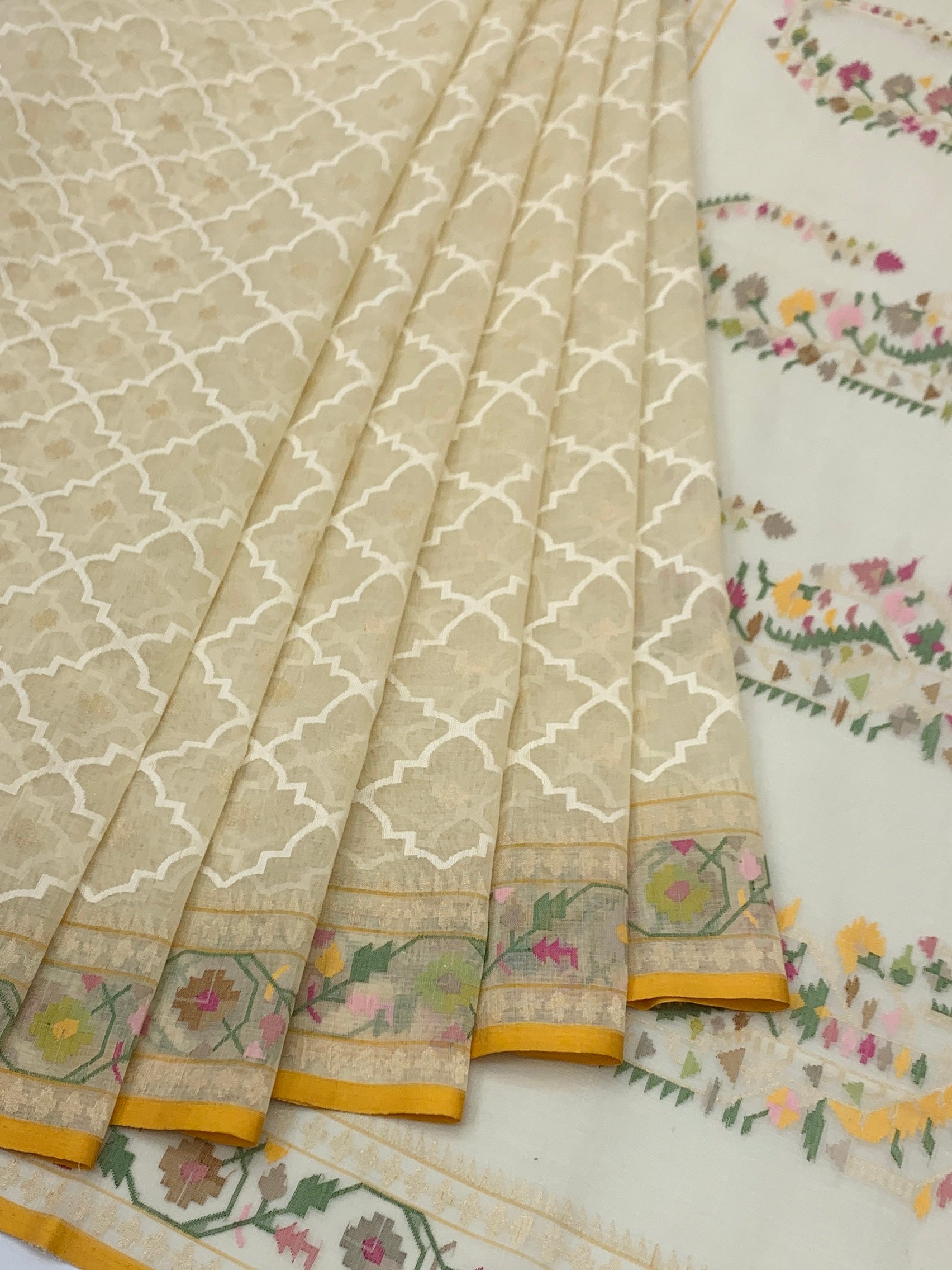 Ethereal Cream Cotton Jamdani Saree with Geometric Lattice and Stylized Paisleys