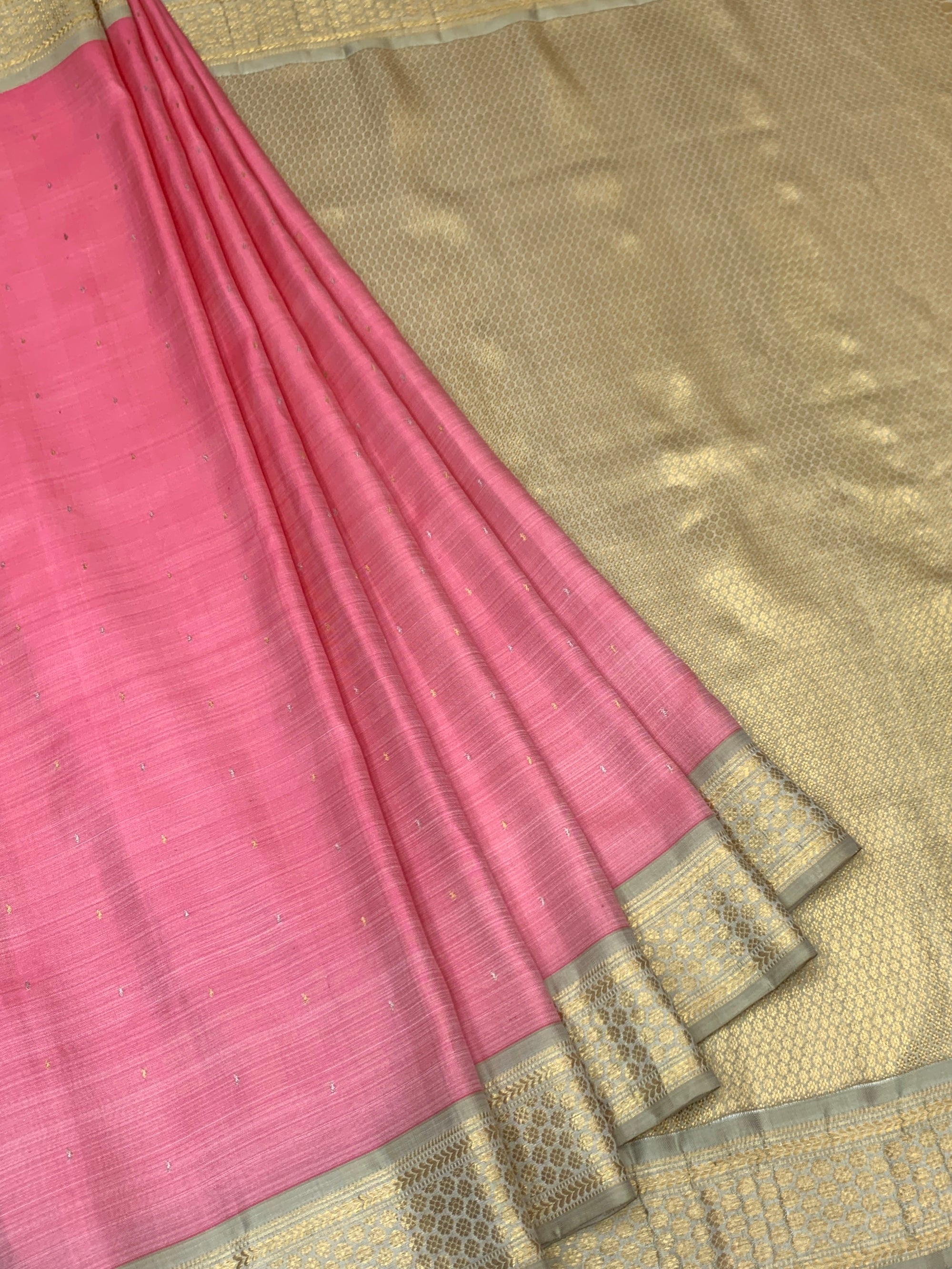 Elegant Pink & Gold Handloom Gadwal Twill Pattu Saree