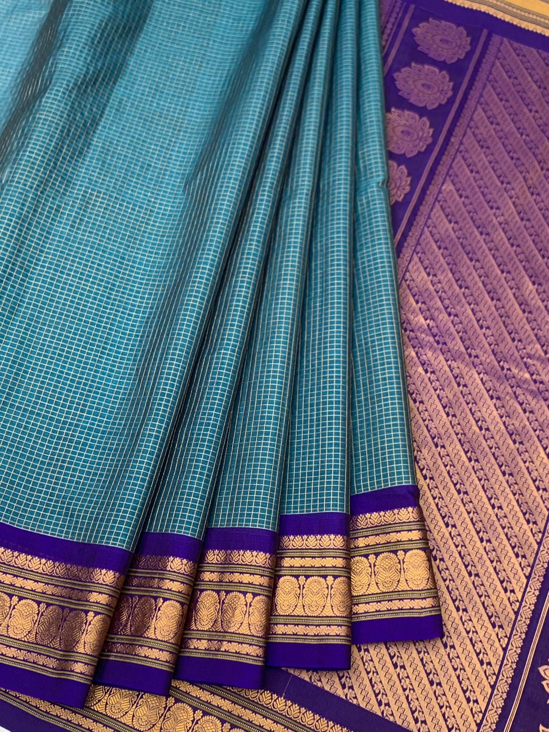 Kerosene Blue & Royal Blue Handloom Gadwal Cotton Saree