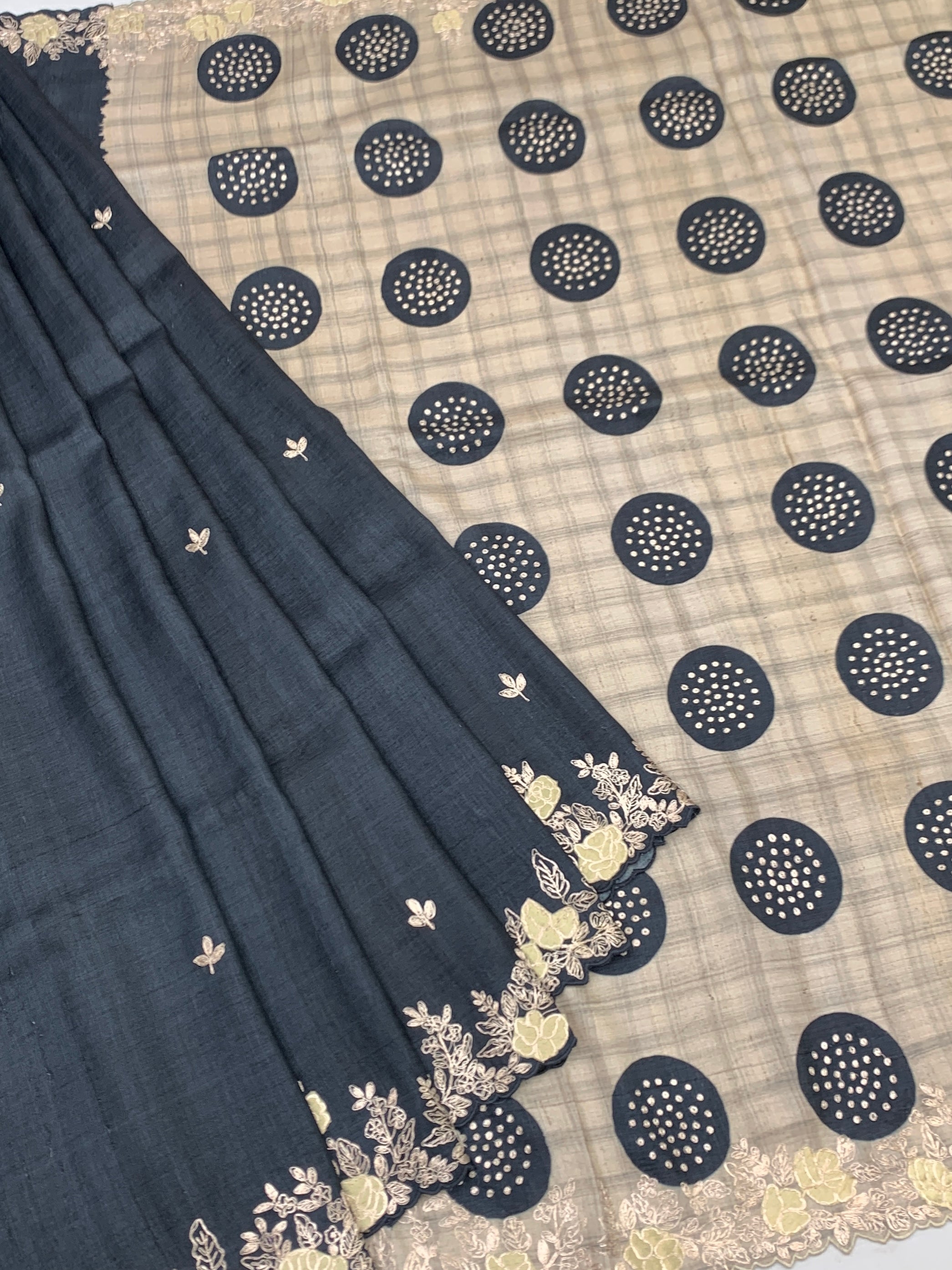 Midnight Medallion: Scalloped Floral Tussar Silk Saree
