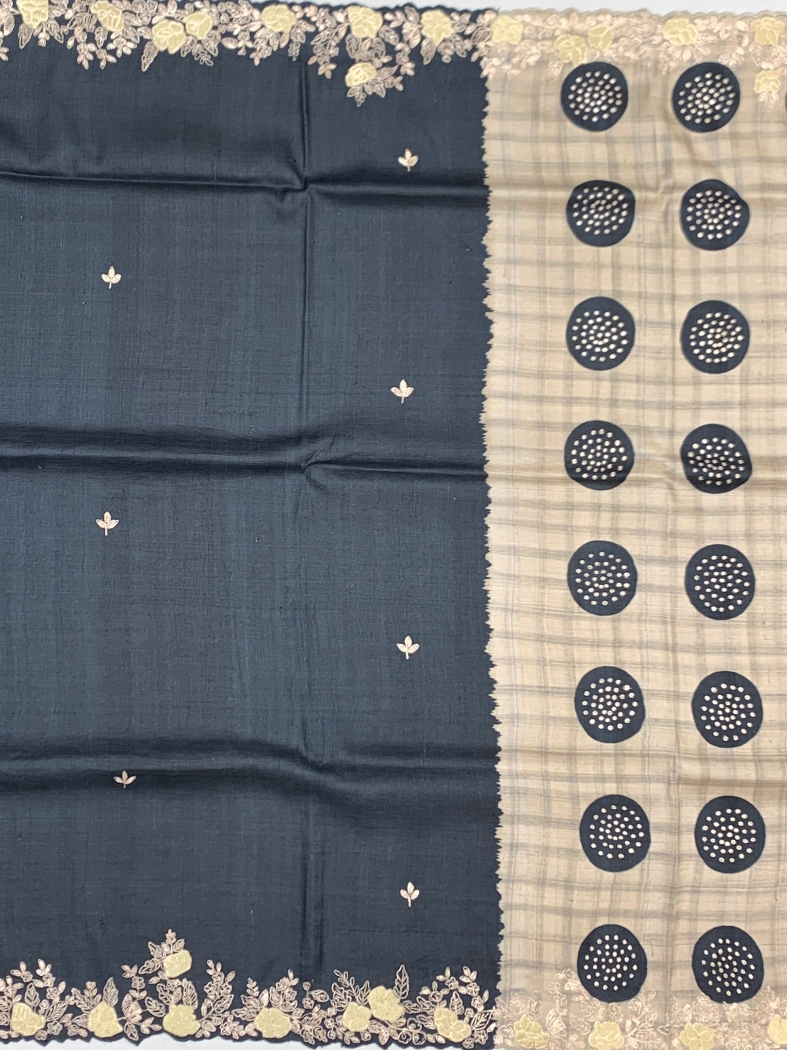 Midnight Medallion: Scalloped Floral Tussar Silk Saree