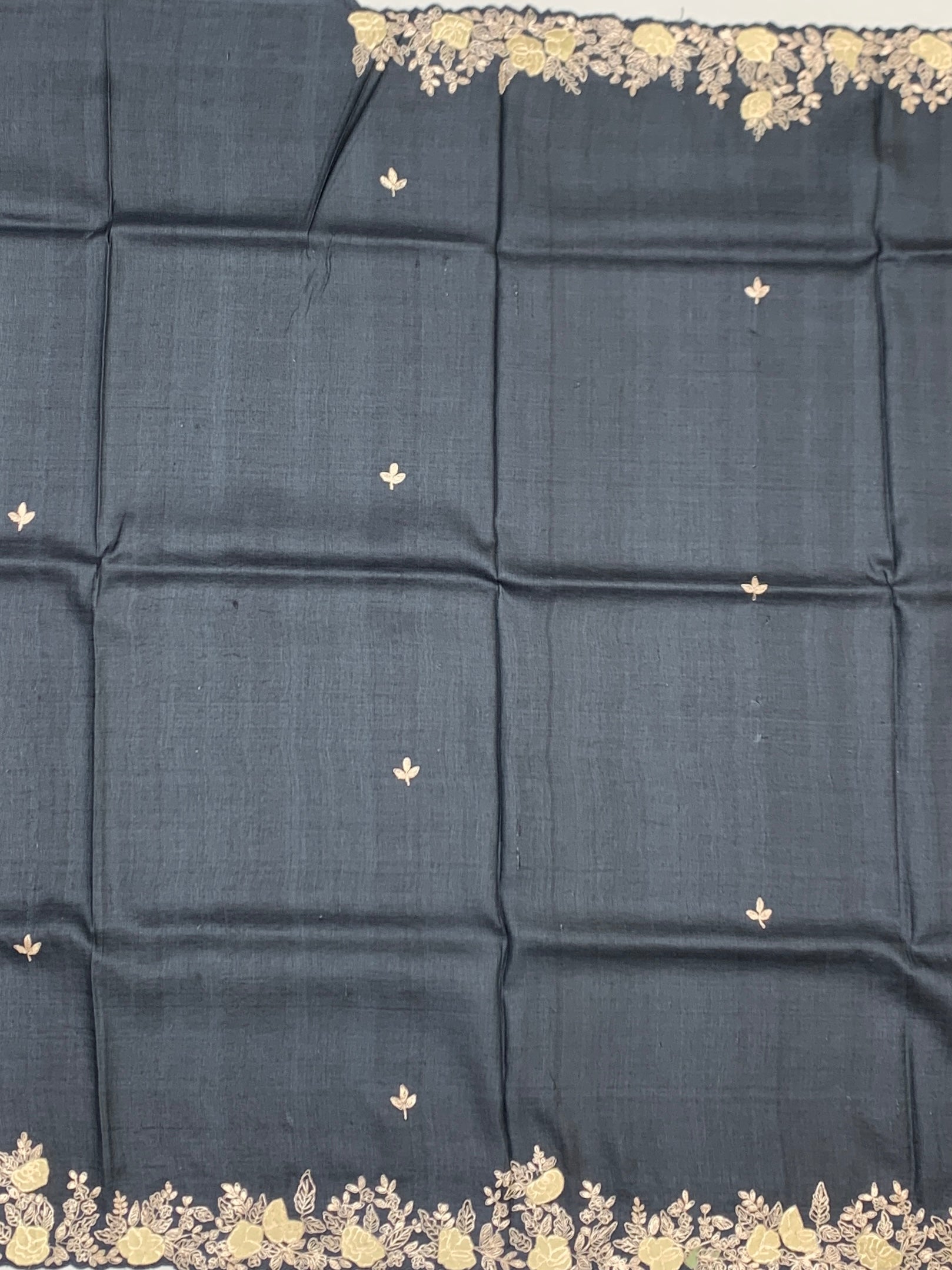 Midnight Medallion: Scalloped Floral Tussar Silk Saree