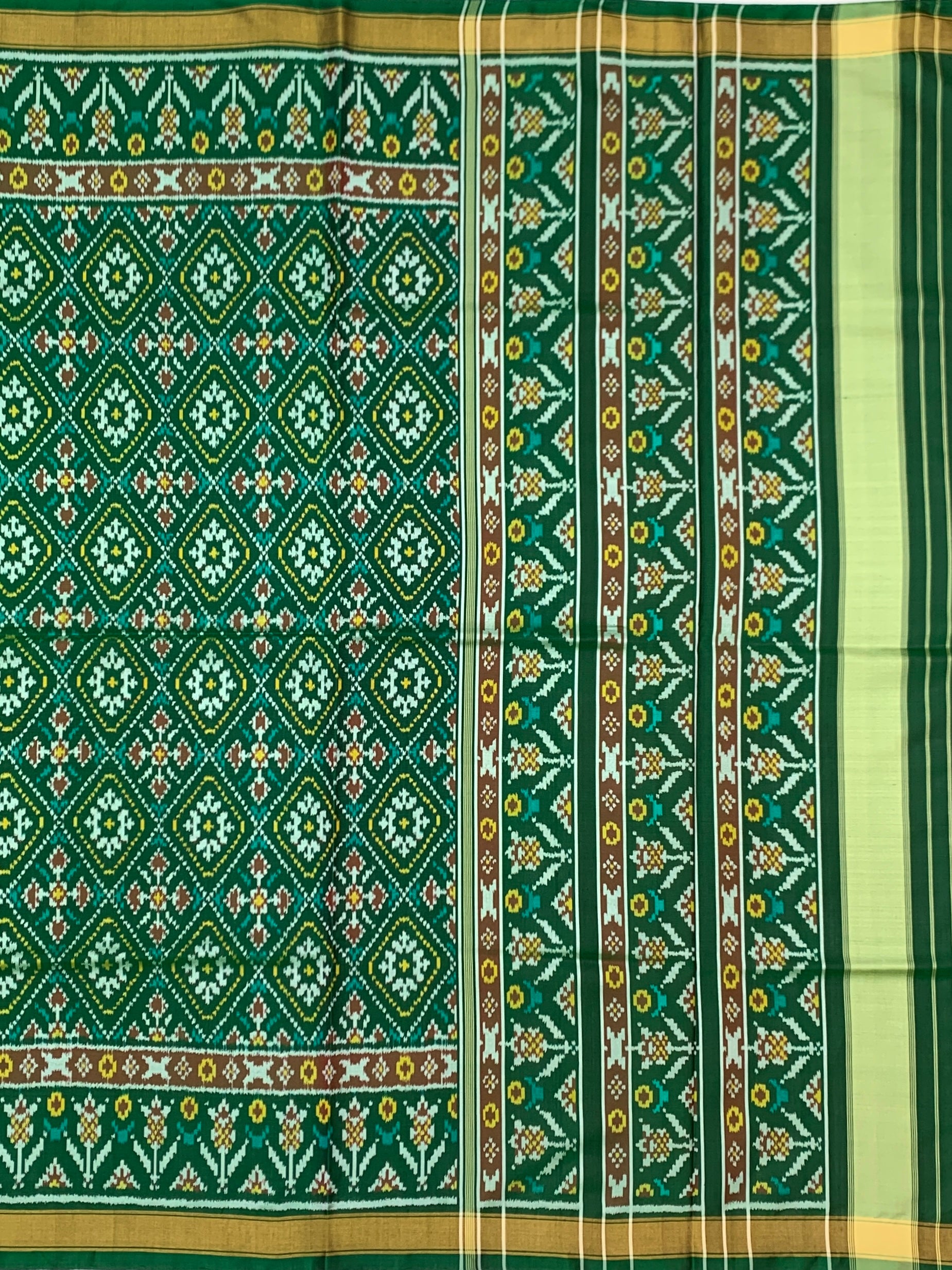 Emerald & Gold Heritage: Geometric Rajkot Patola Silk Saree