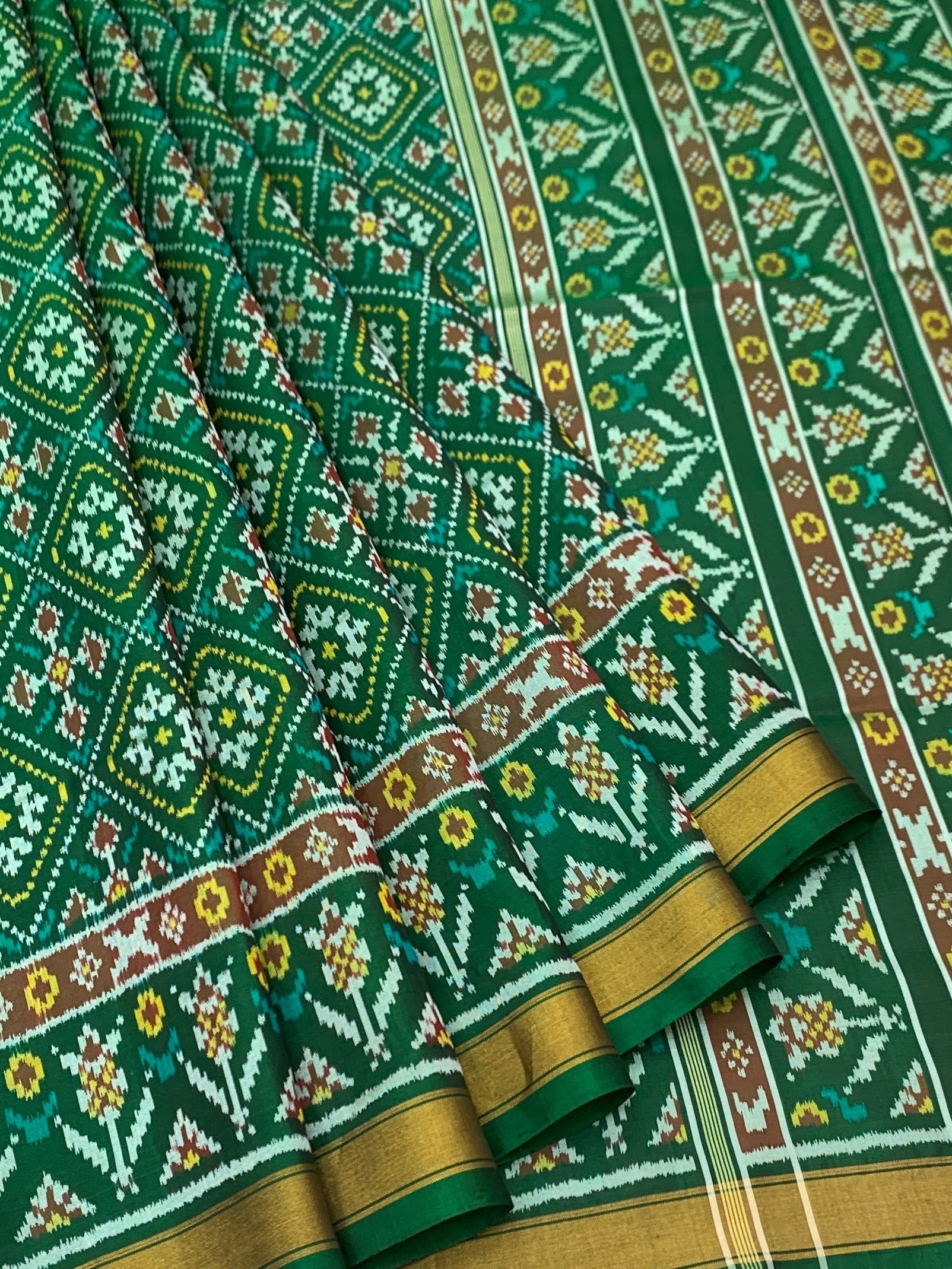 Emerald & Gold Heritage: Geometric Rajkot Patola Silk Saree