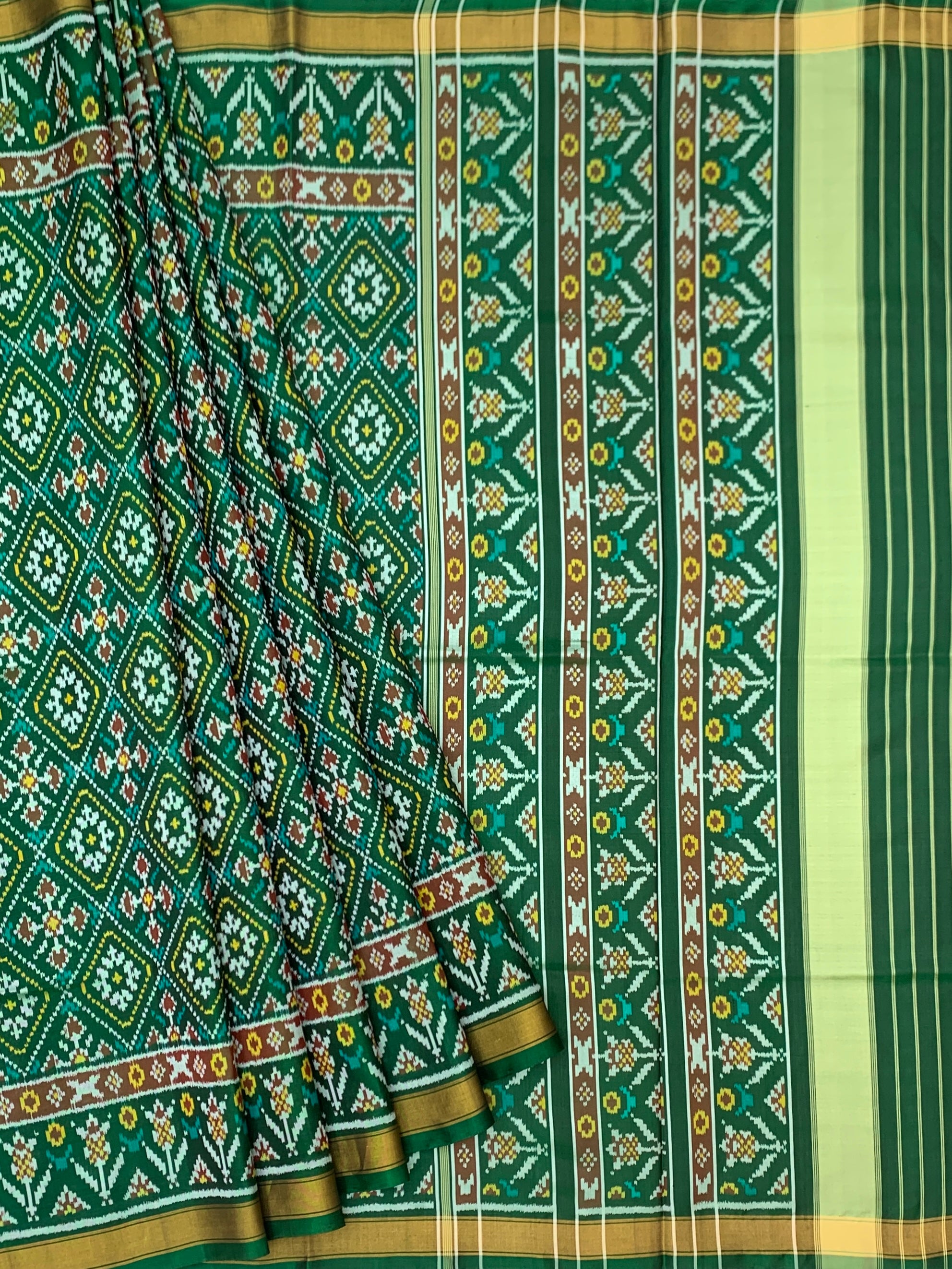Emerald & Gold Heritage: Geometric Rajkot Patola Silk Saree