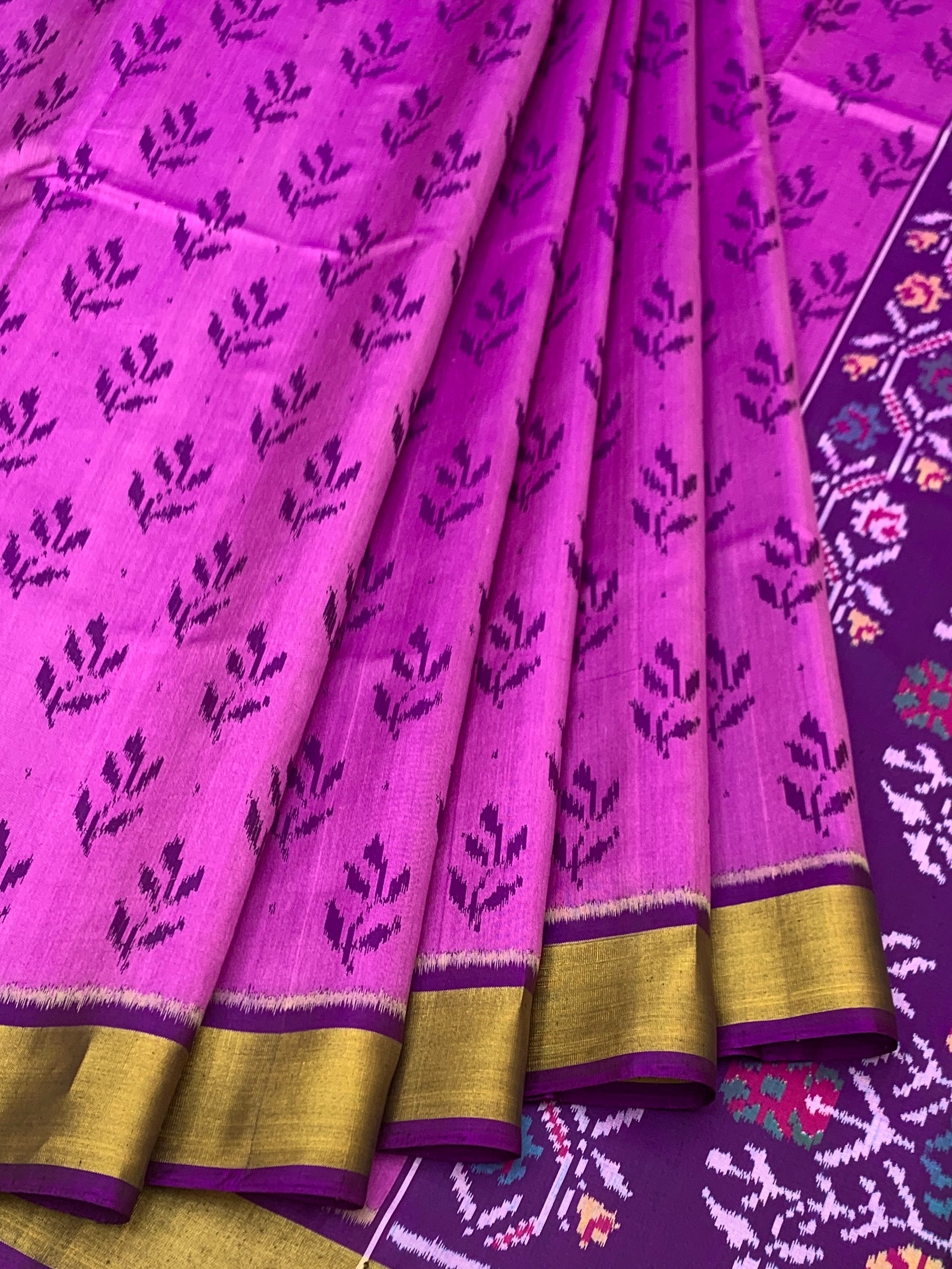 Fuchsia & Aubergine: Floral Ikat Rajkot Patola Silk Saree