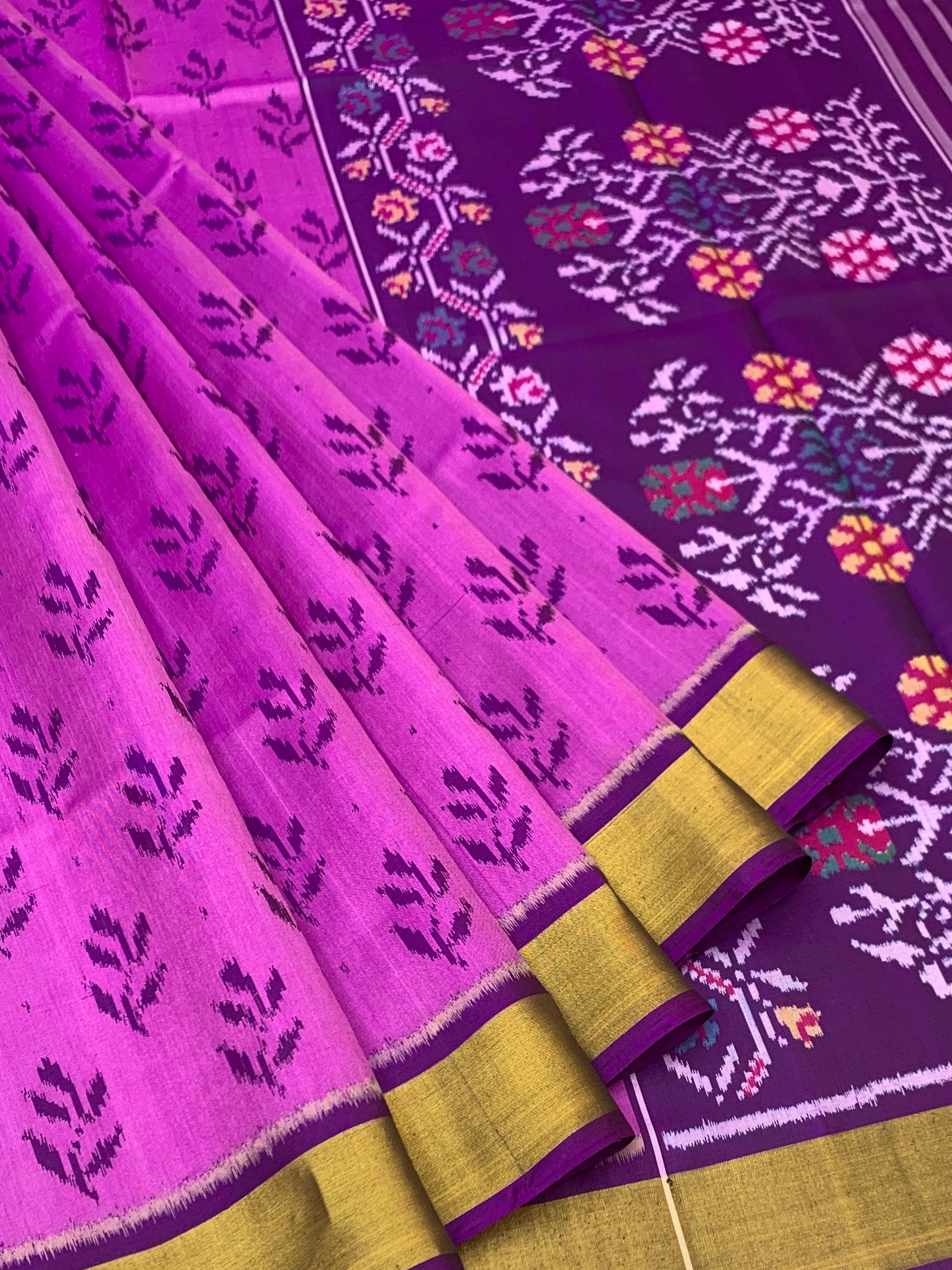 Fuchsia & Aubergine: Floral Ikat Rajkot Patola Silk Saree