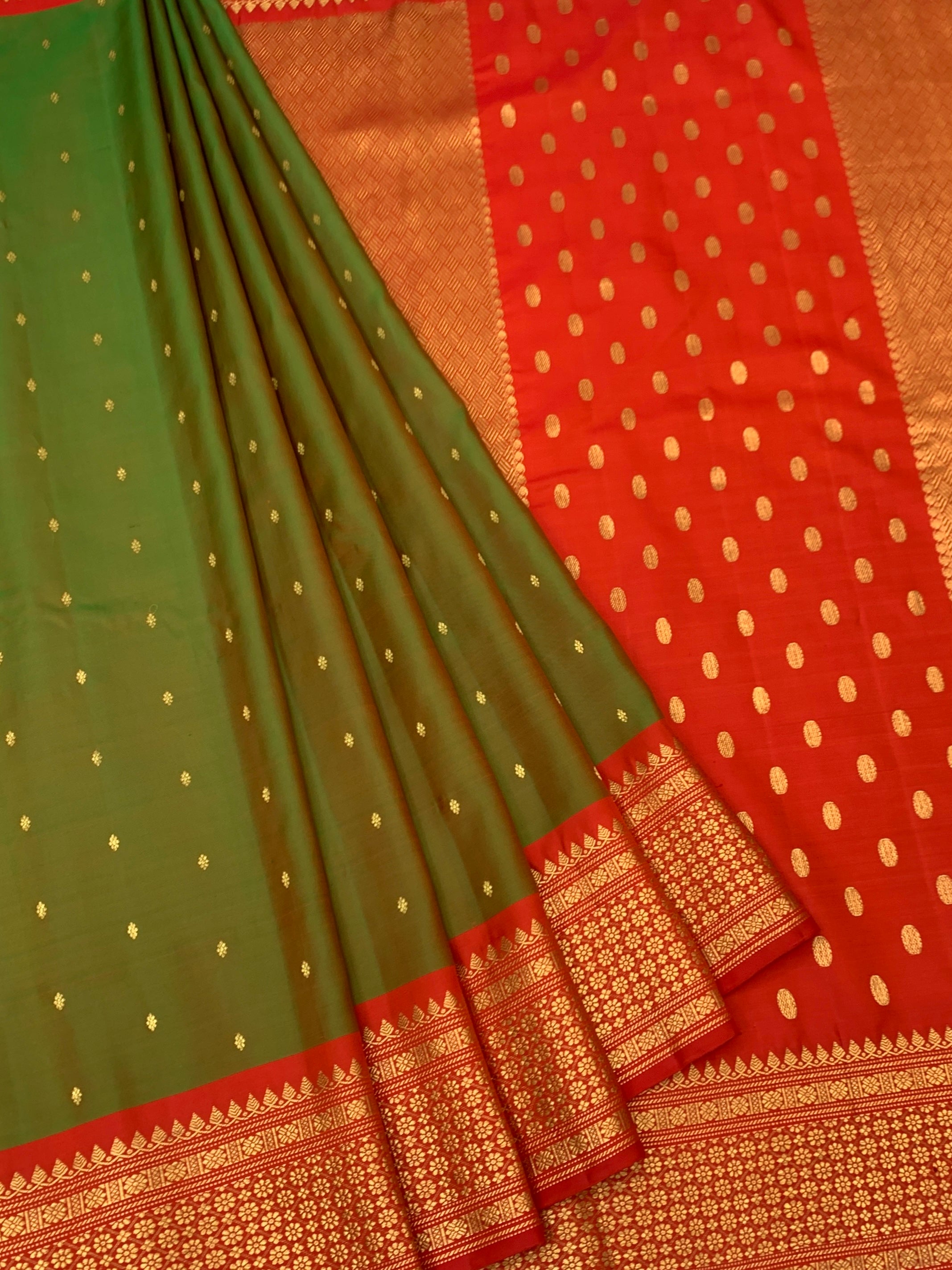 Olive Green & Crimson Red Handloom Gadwal Twill Pattu Saree