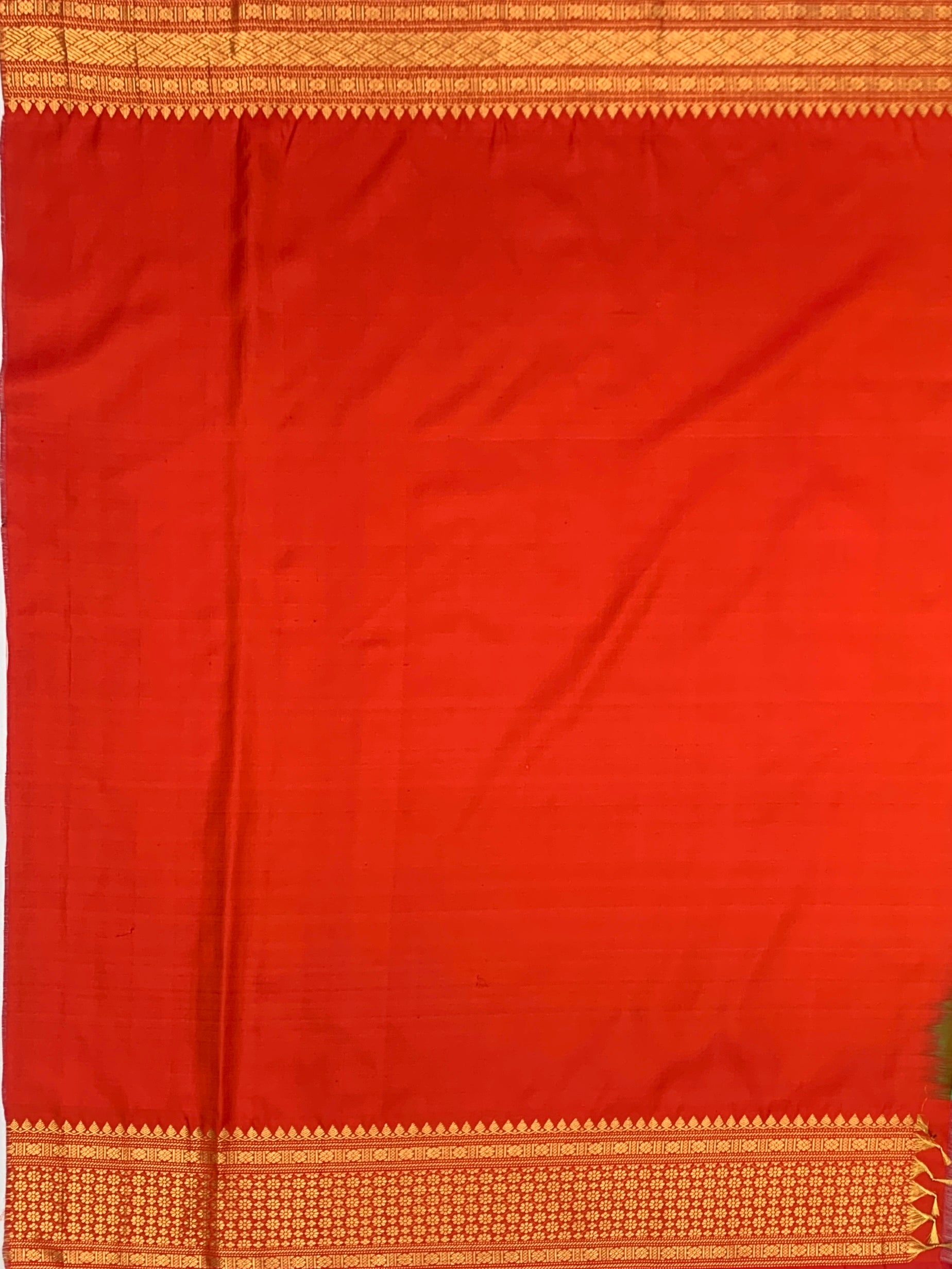 Olive Green & Crimson Red Handloom Gadwal Twill Pattu Saree