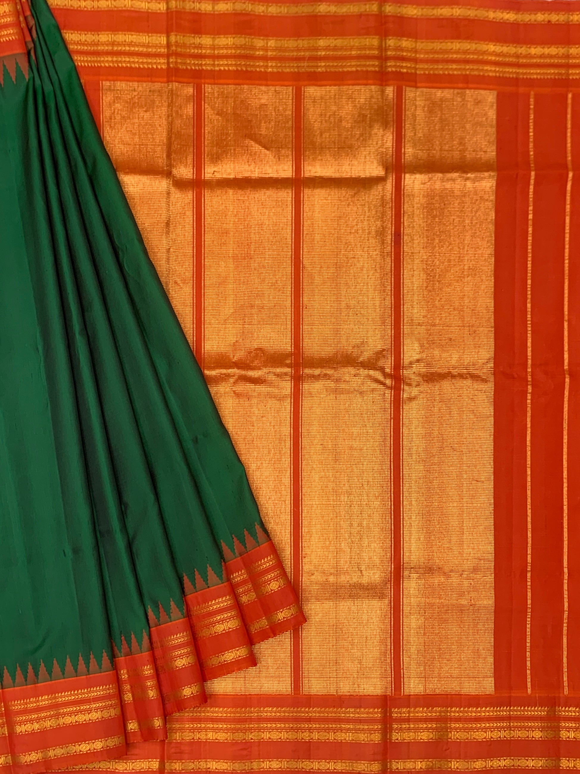 Bottle Green Gadwal Pattu Saree