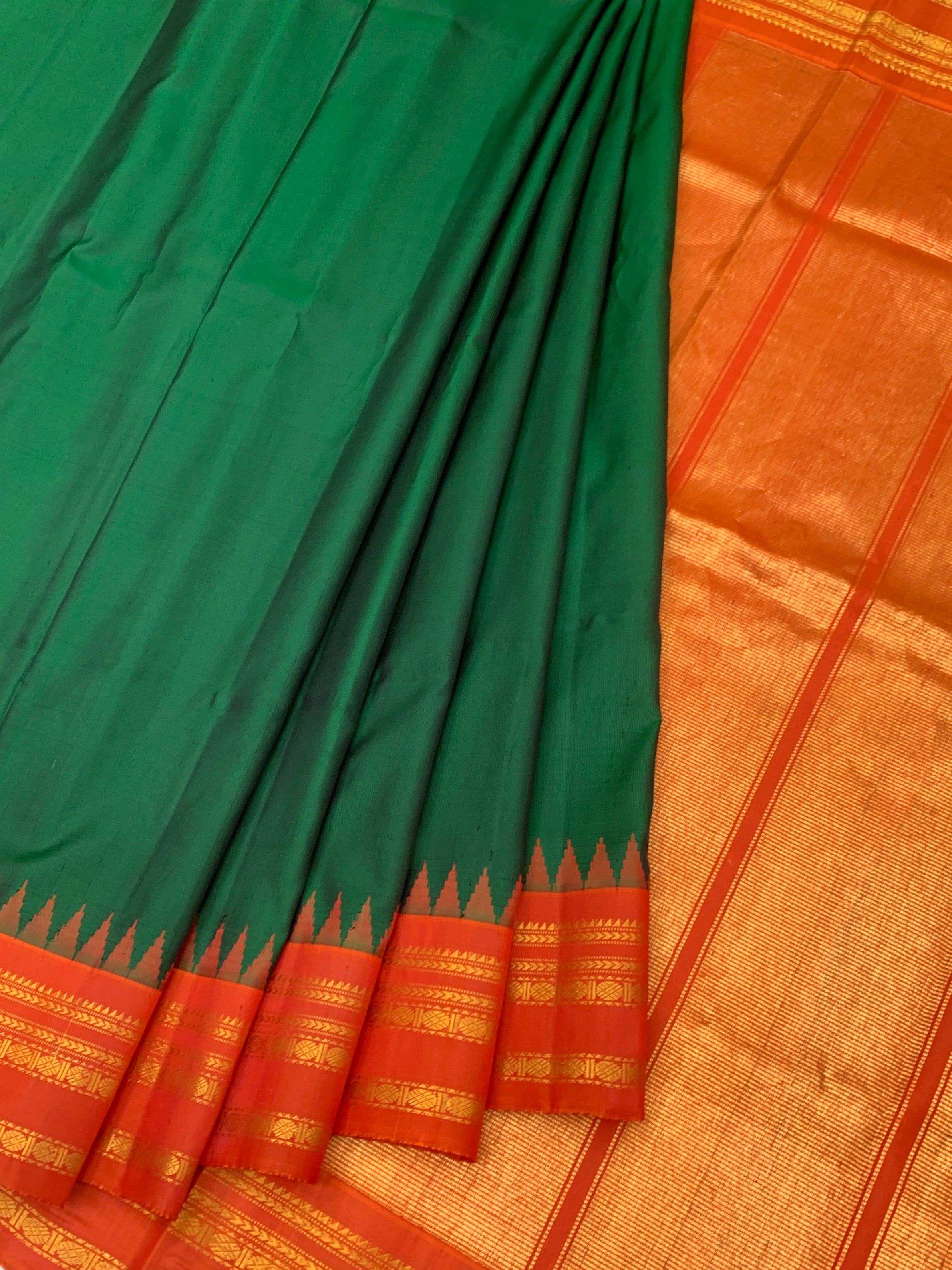 Bottle Green Gadwal Pattu Saree