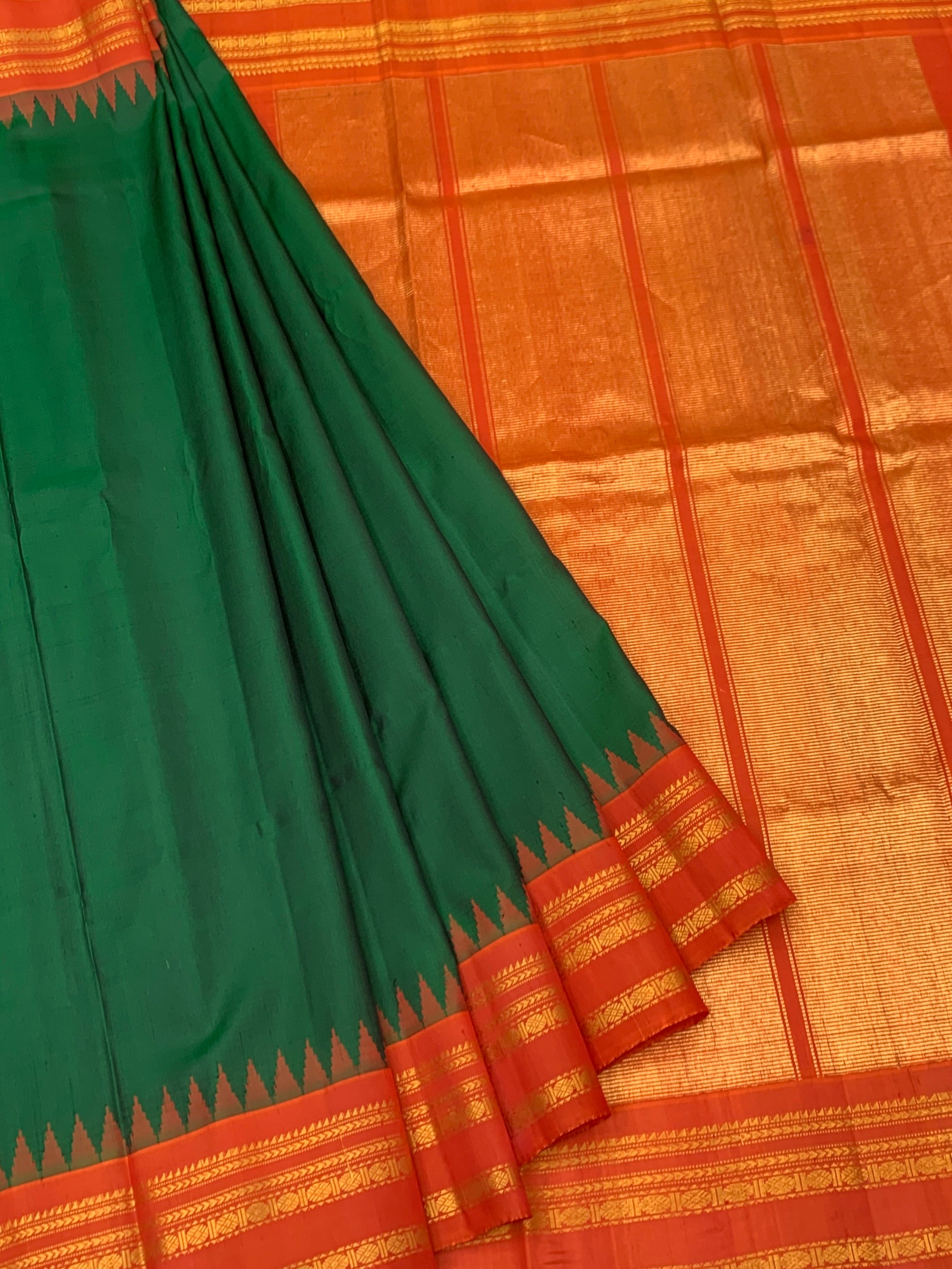Bottle Green Gadwal Pattu Saree