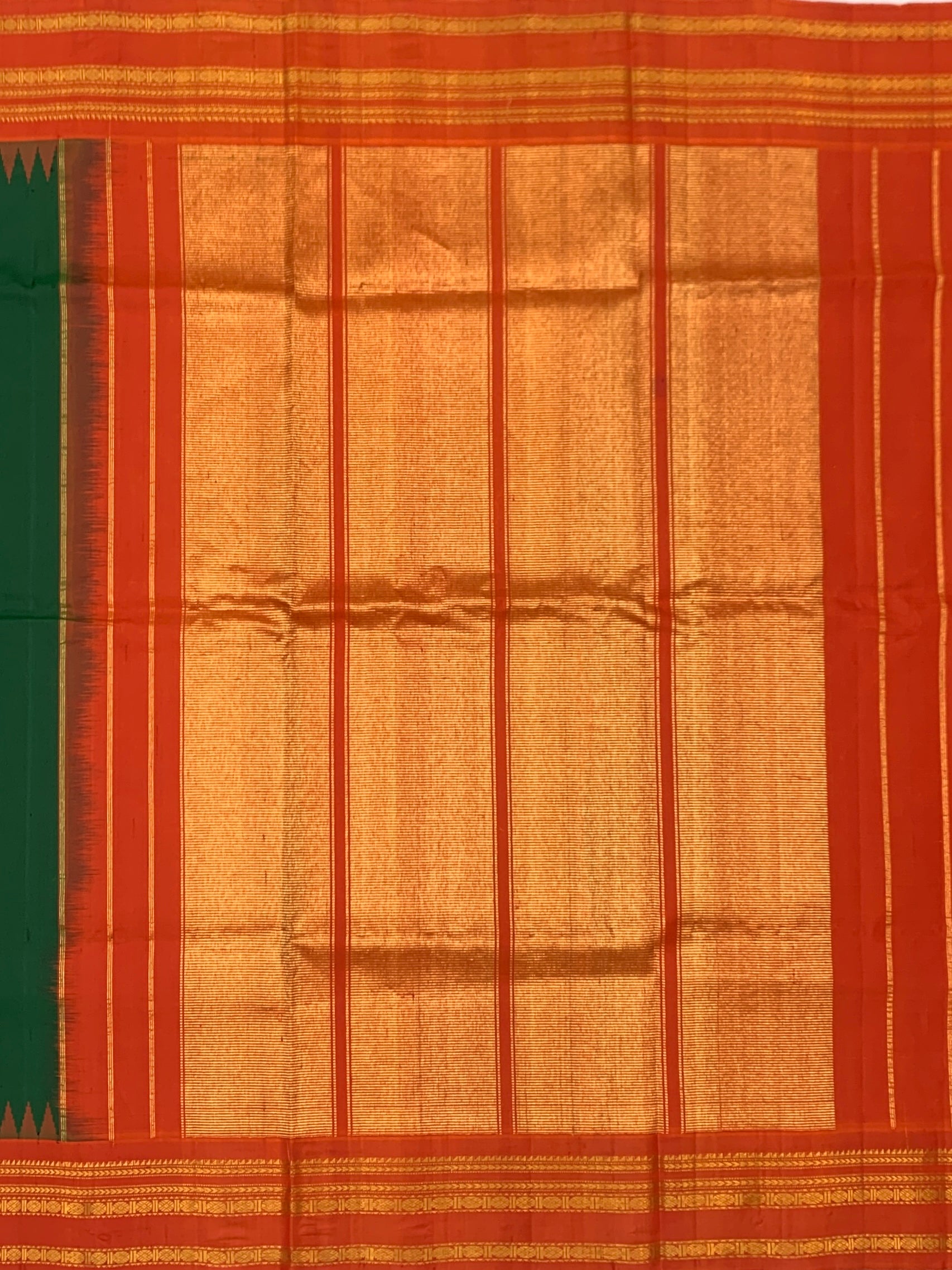 Bottle Green Gadwal Pattu Saree