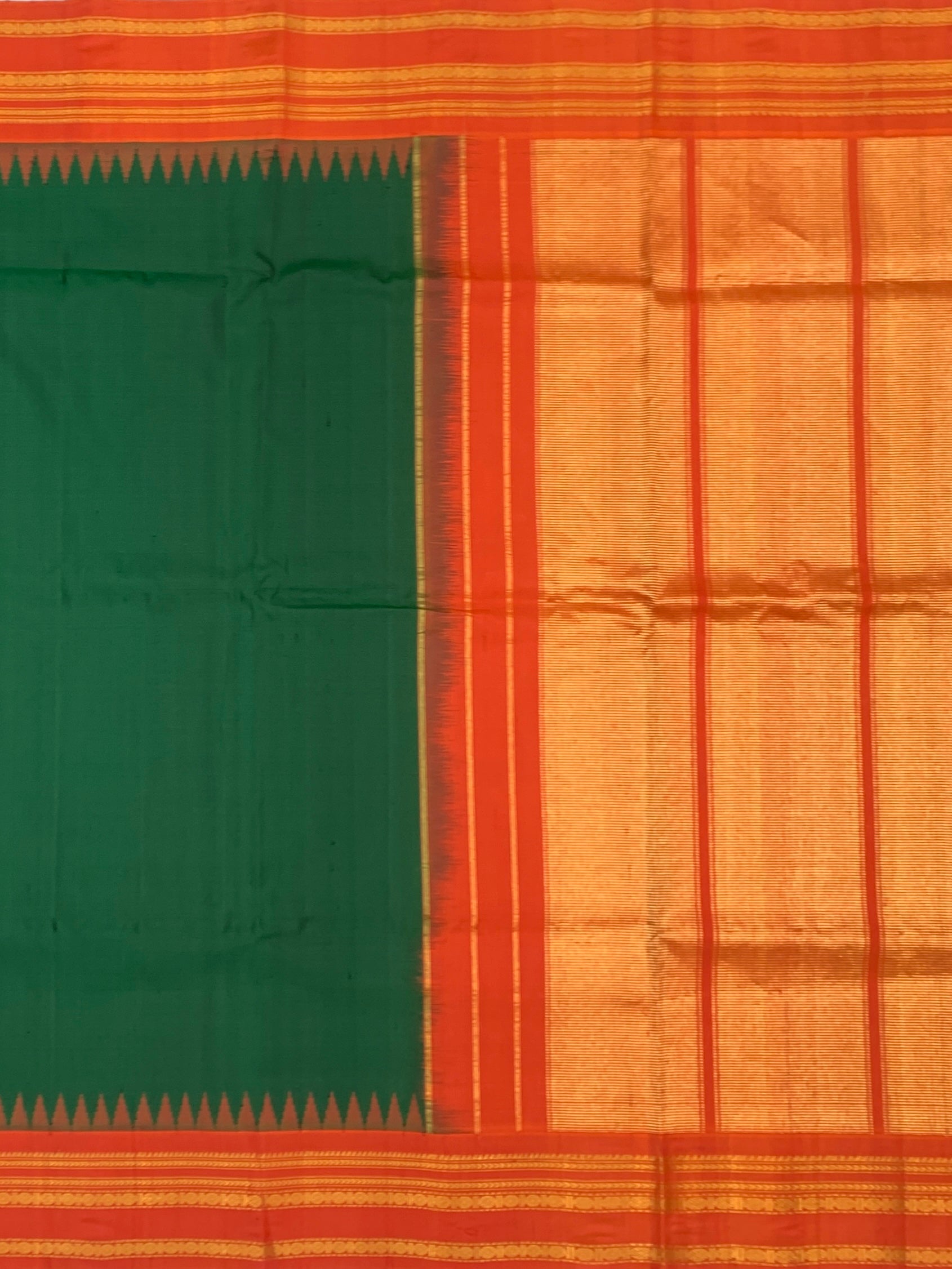 Bottle Green Gadwal Pattu Saree