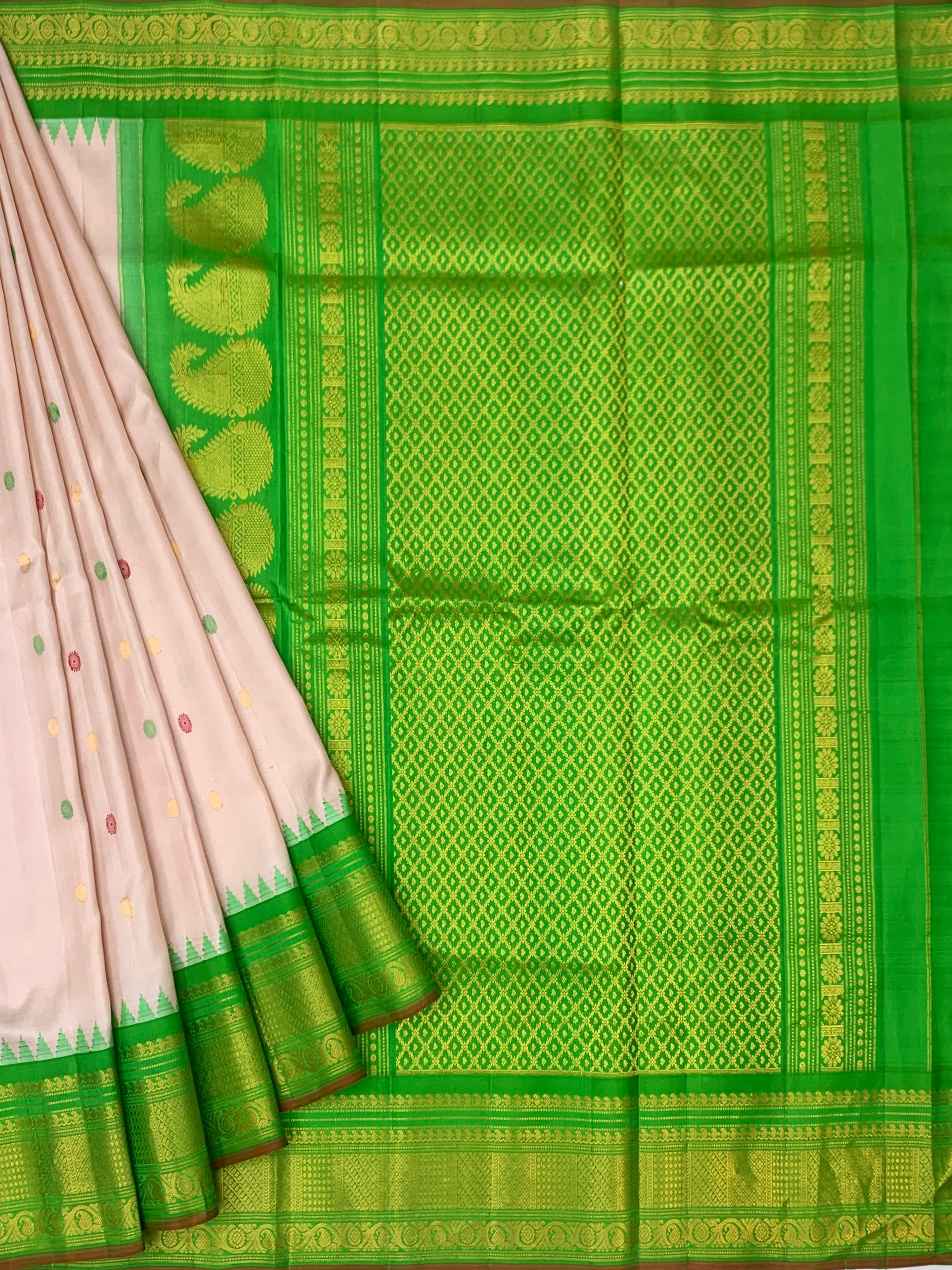Gadwal Pattu Saree Light Oninon-Pink In Colour