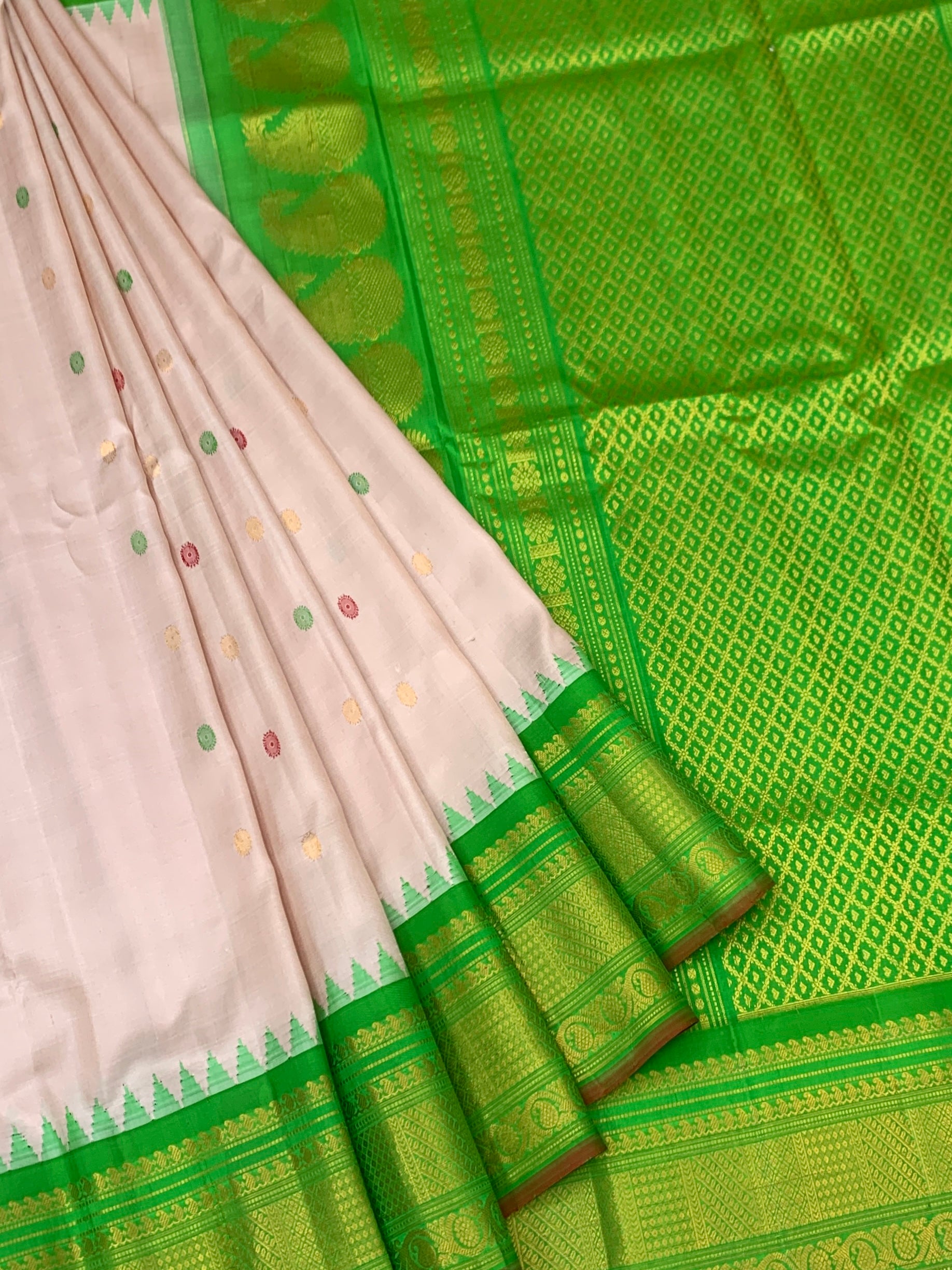 Gadwal Pattu Saree Light Oninon-Pink In Colour