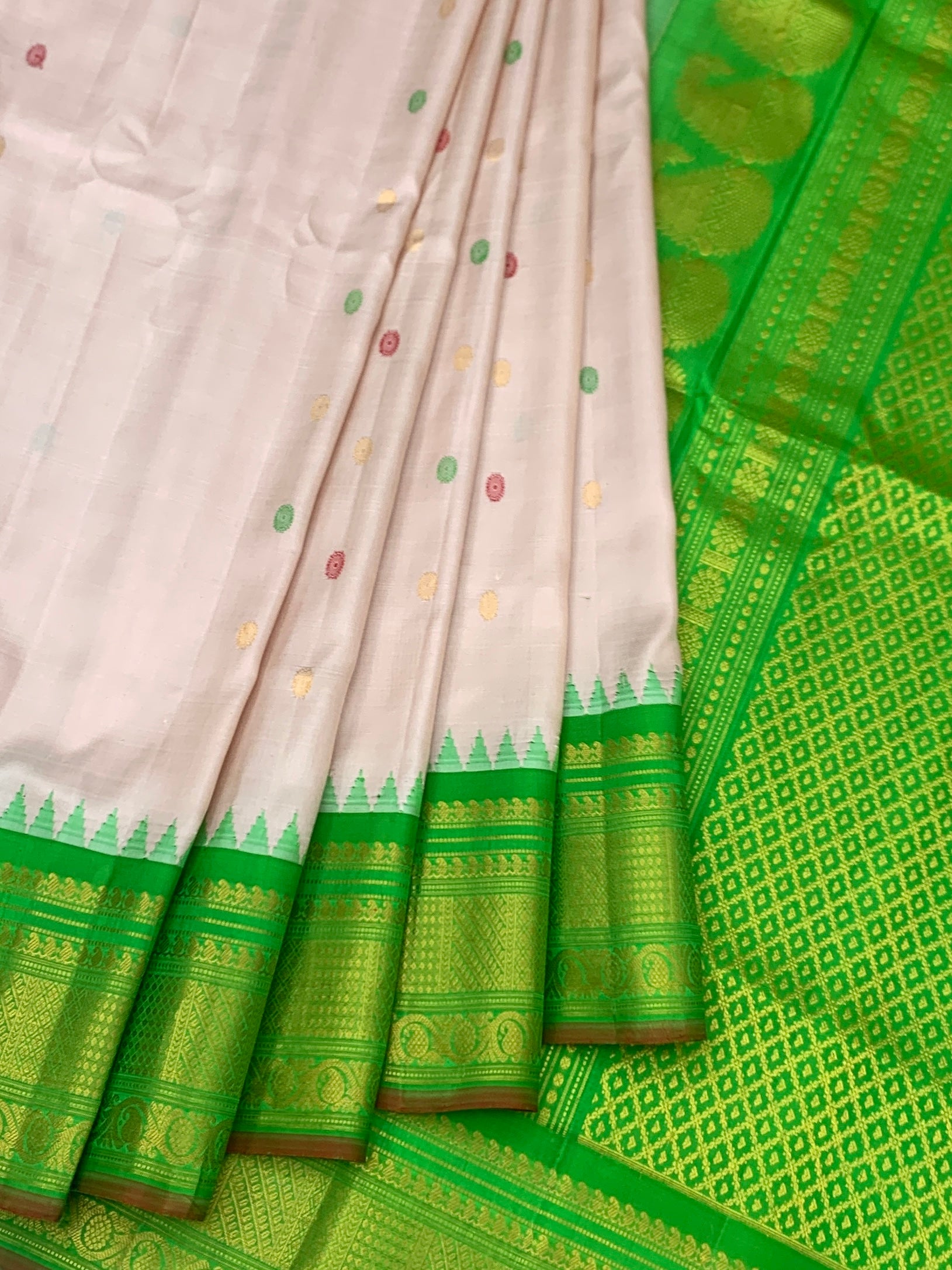 Gadwal Pattu Saree Light Oninon-Pink In Colour