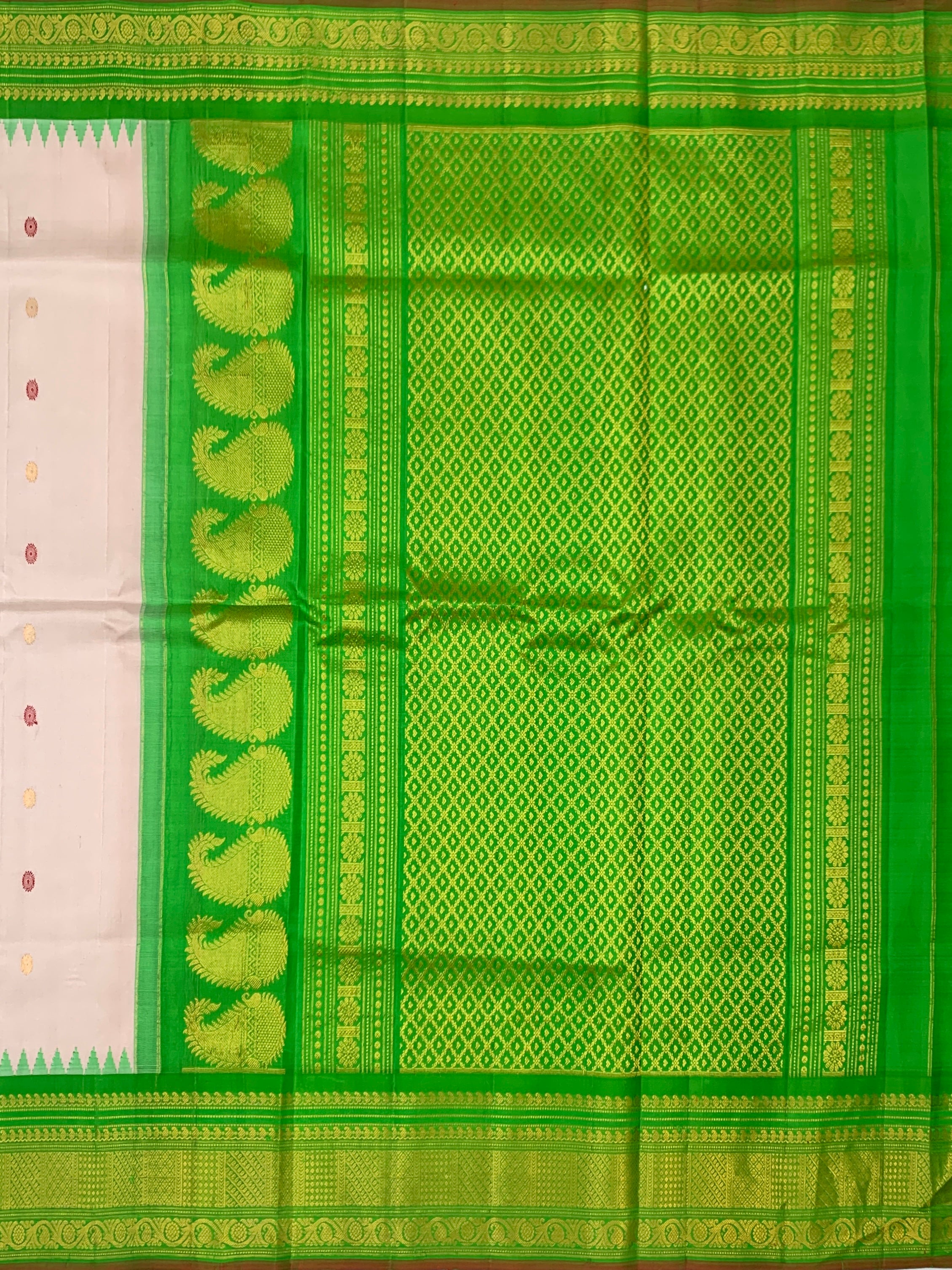 Gadwal Pattu Saree Light Oninon-Pink In Colour