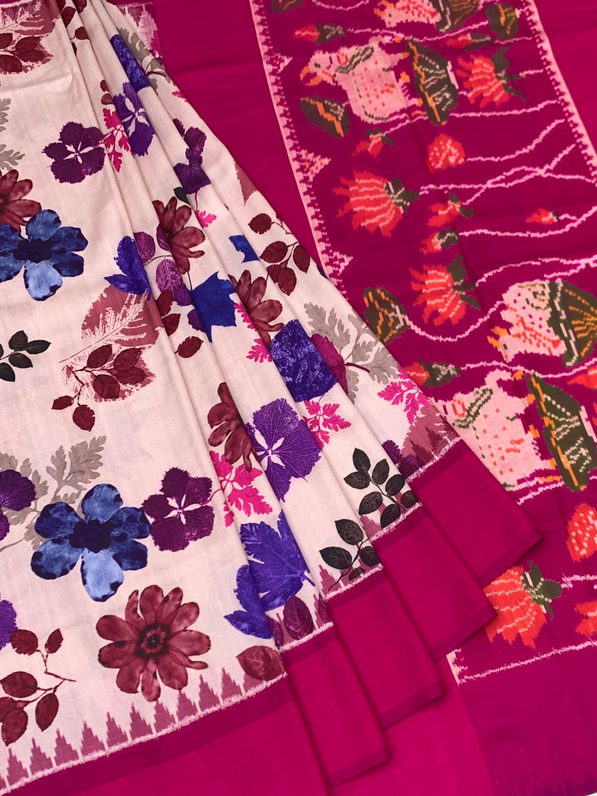 Light Magenta Floral Print Saree with Traditional Patola Style Pallu & Matching Blouse Piece