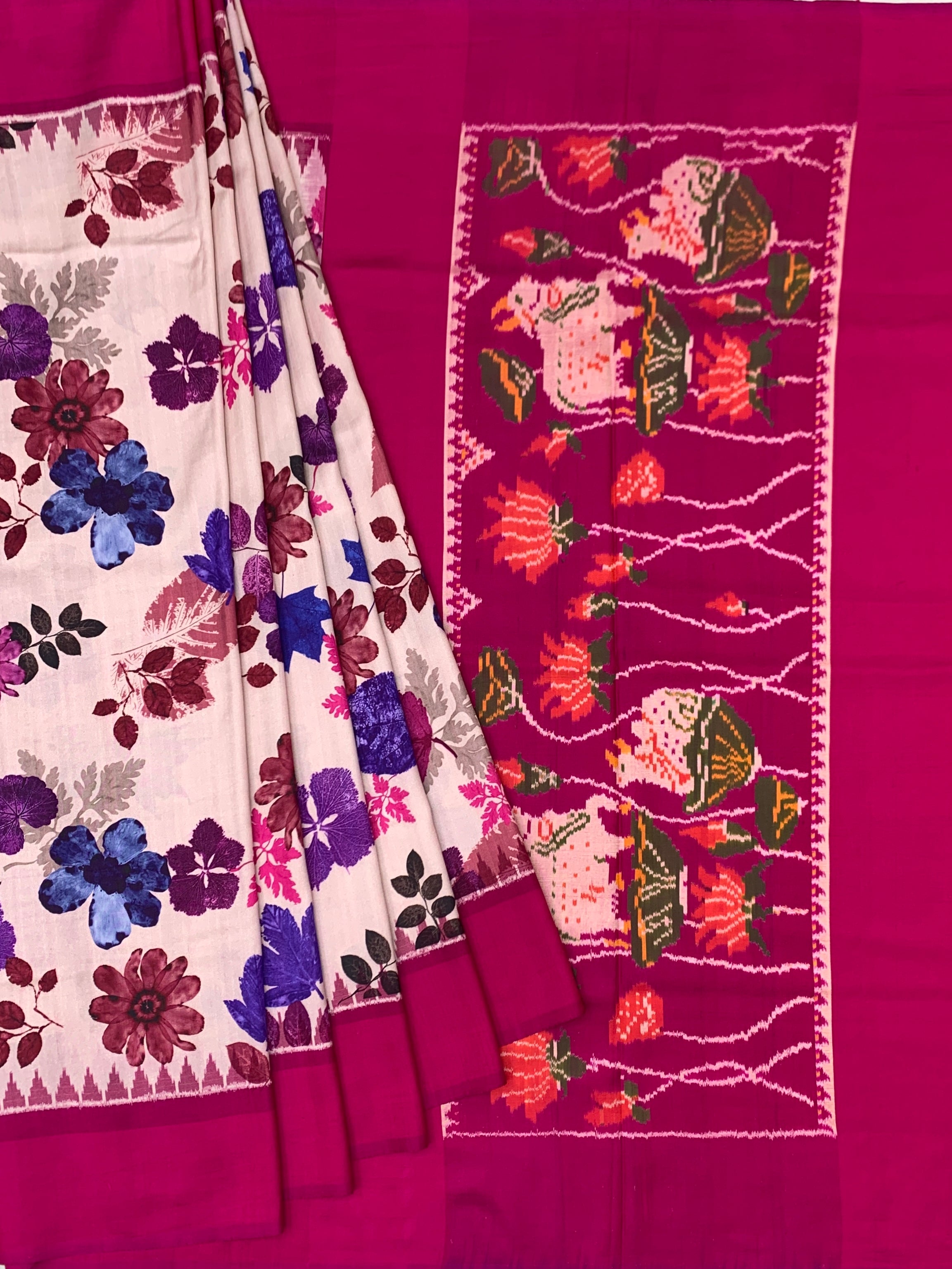 Light Magenta Floral Print Saree with Traditional Patola Style Pallu & Matching Blouse Piece