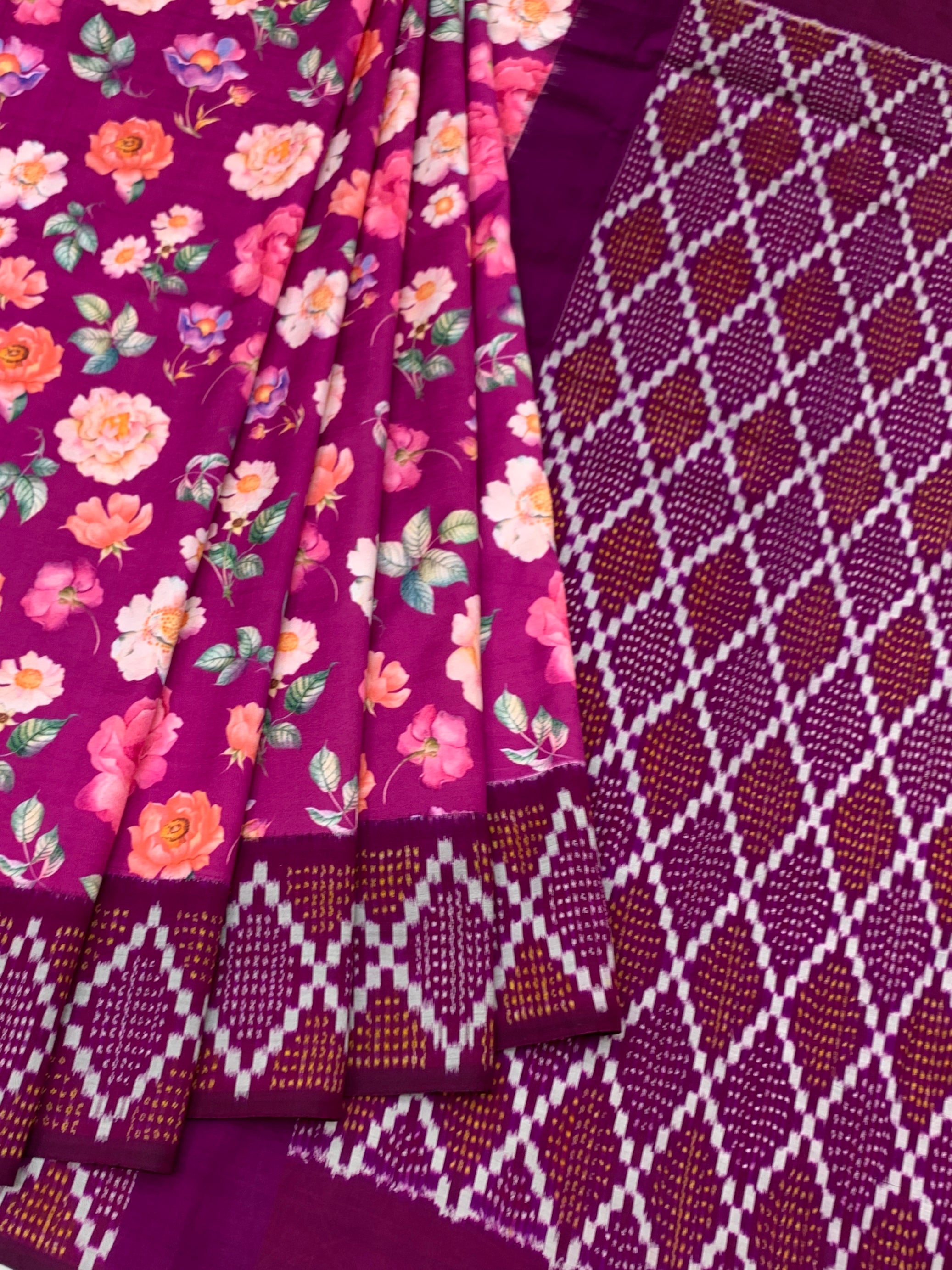 Elegant Magenta Floral & Patola Print Saree with Unstitched Blouse Piece